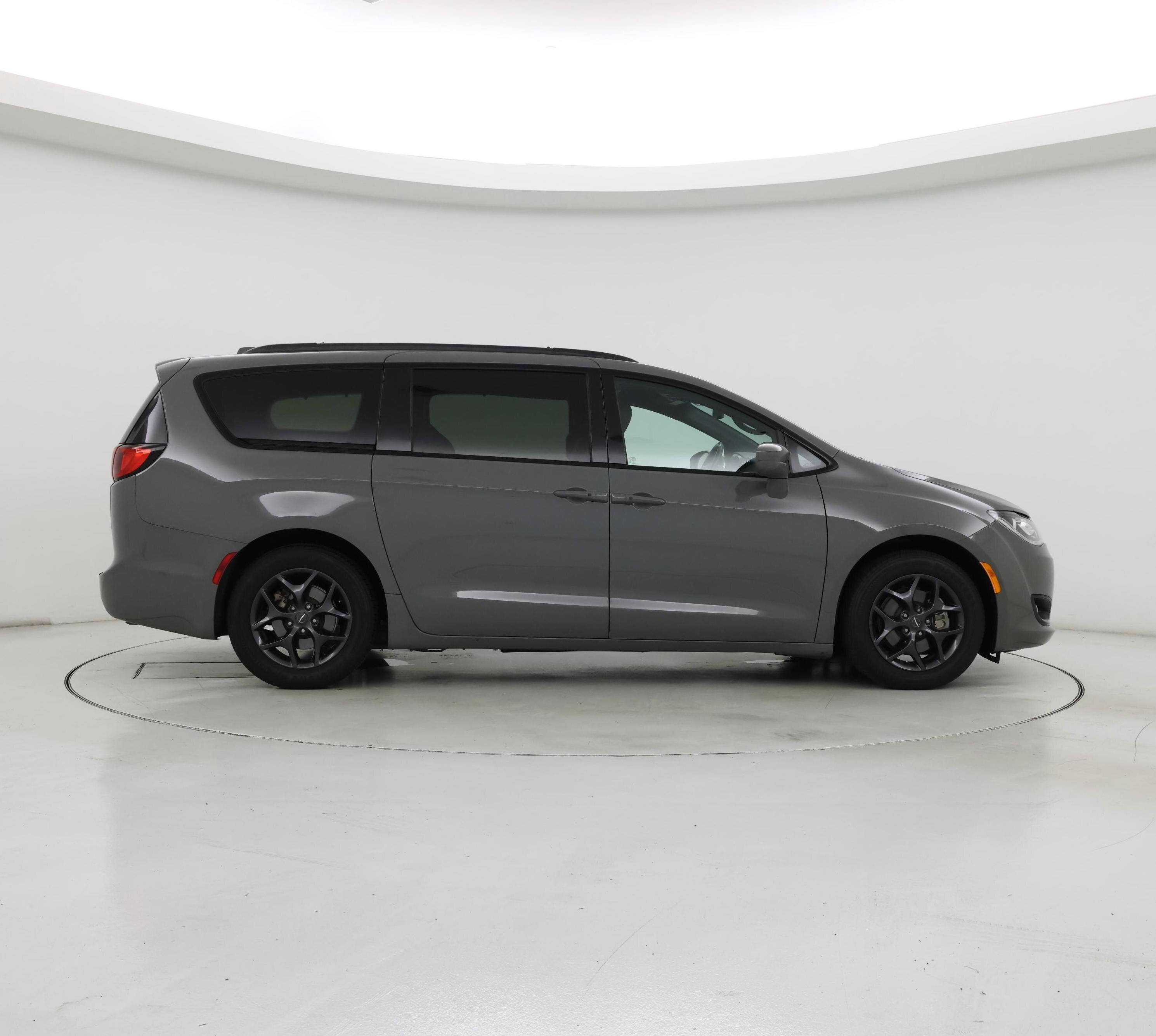 Thumbnail: 2020 Chrysler Pacifica - 7