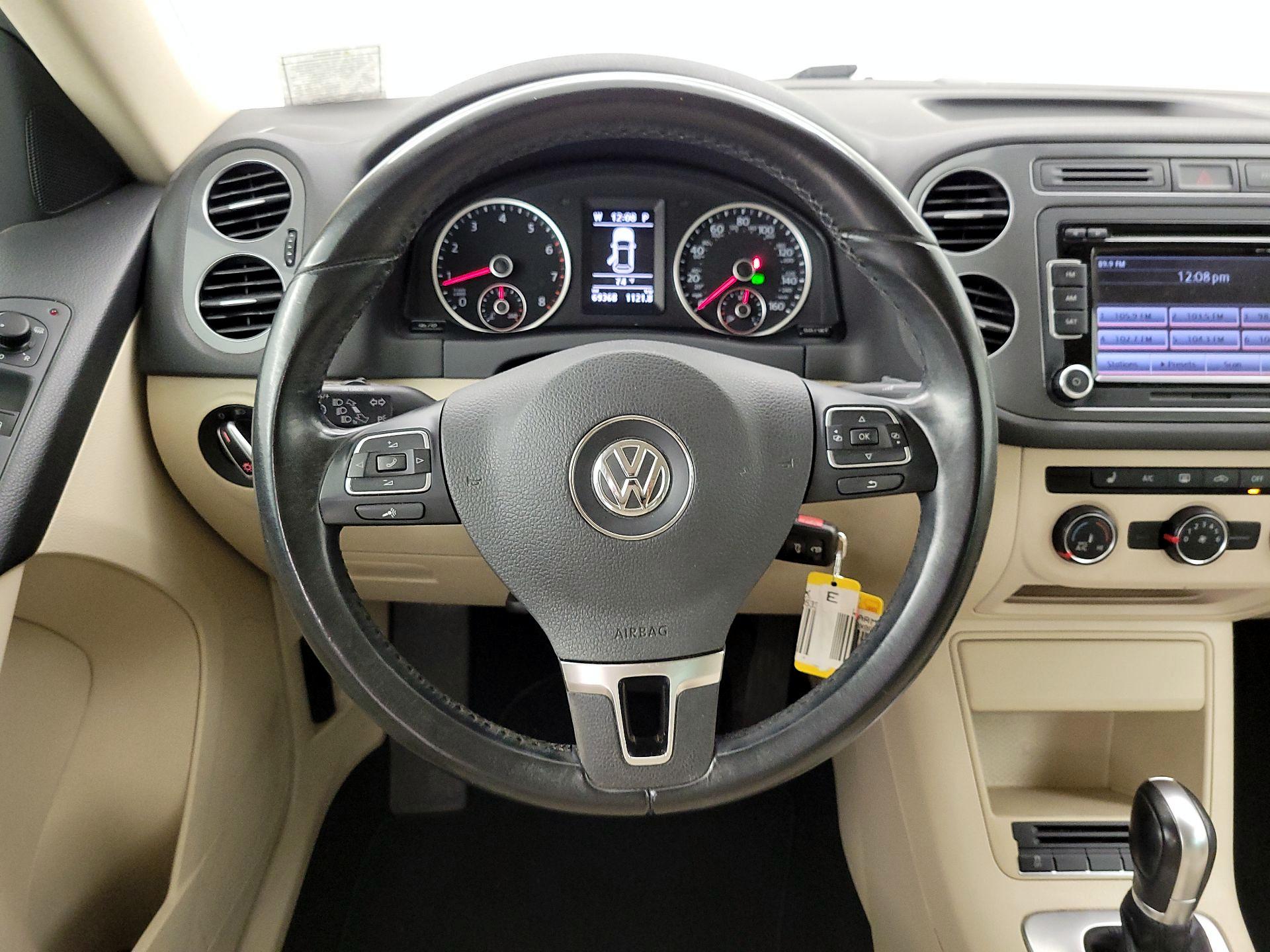 Thumbnail: 2015 Volkswagen Tiguan - 10