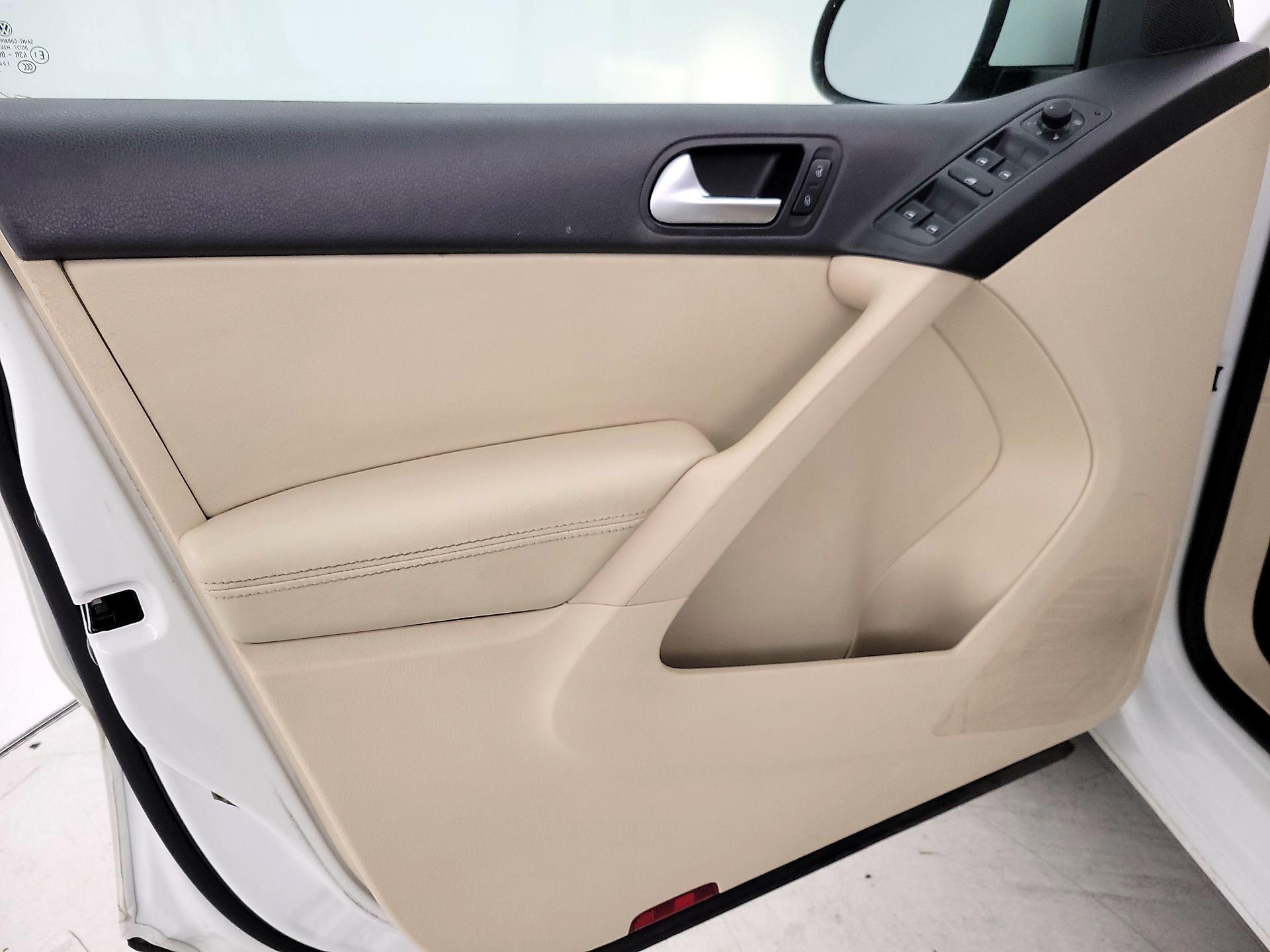 Thumbnail: 2015 Volkswagen Tiguan - 12