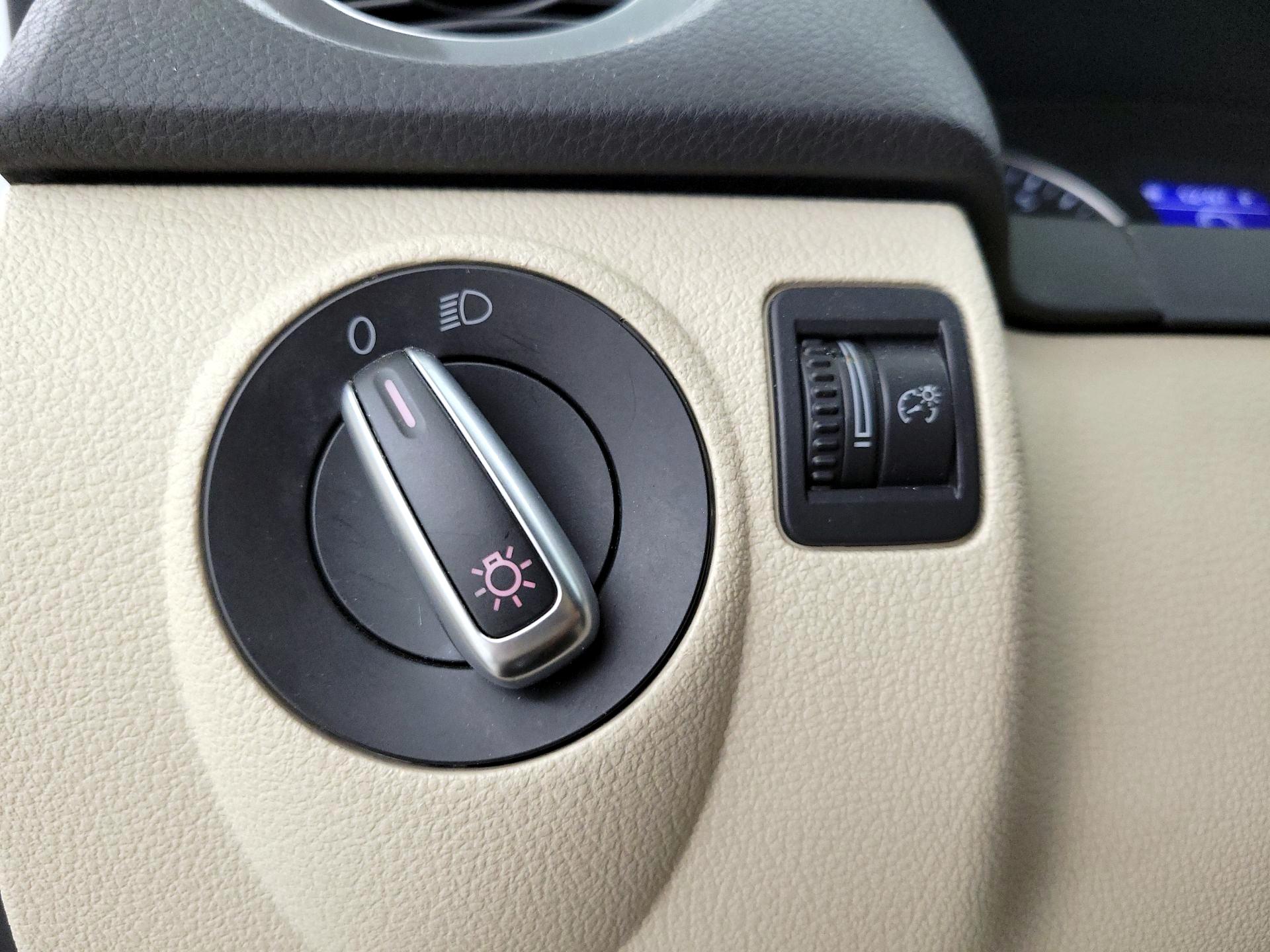 Thumbnail: 2015 Volkswagen Tiguan - 13