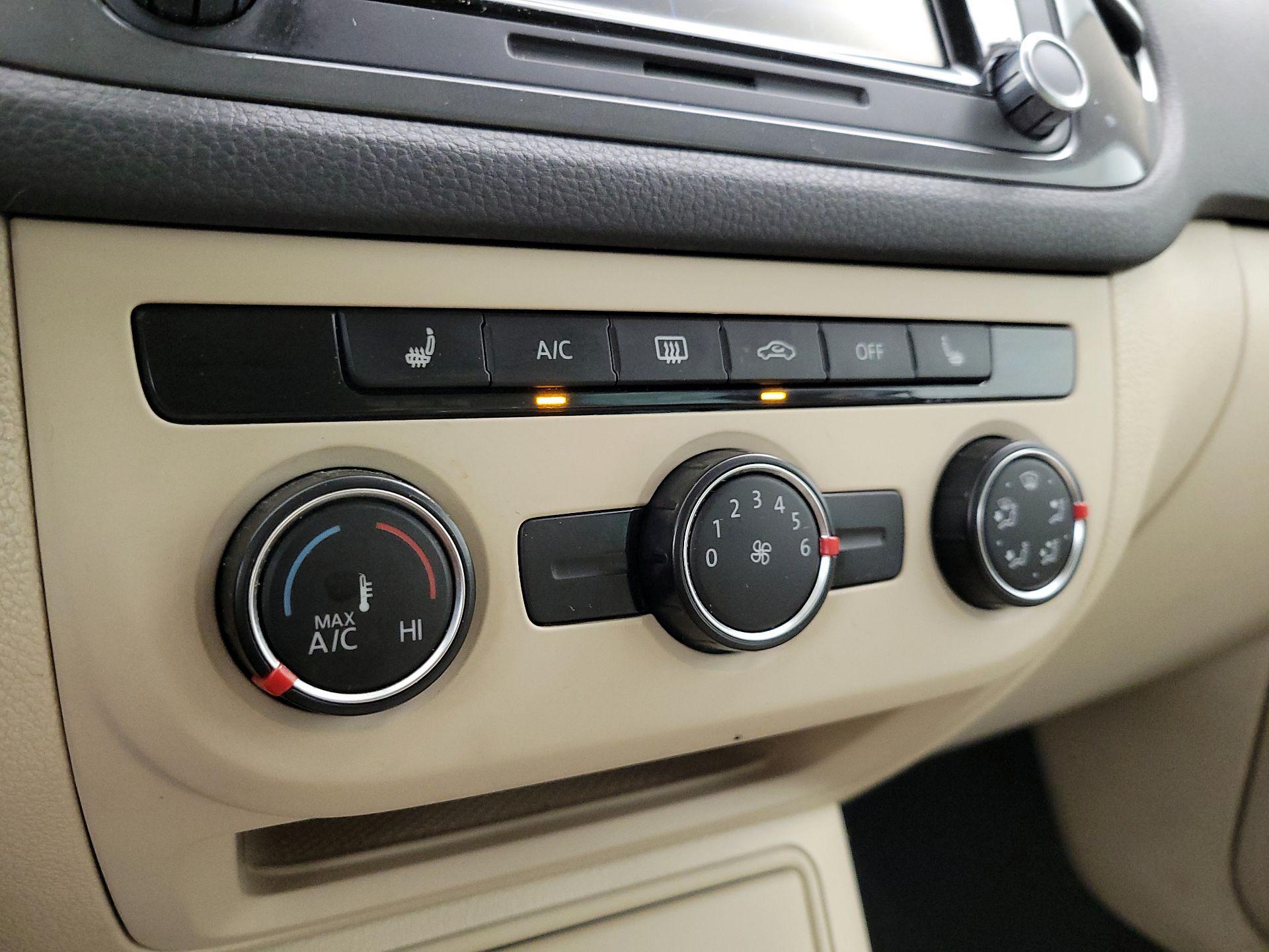 Thumbnail: 2015 Volkswagen Tiguan - 16