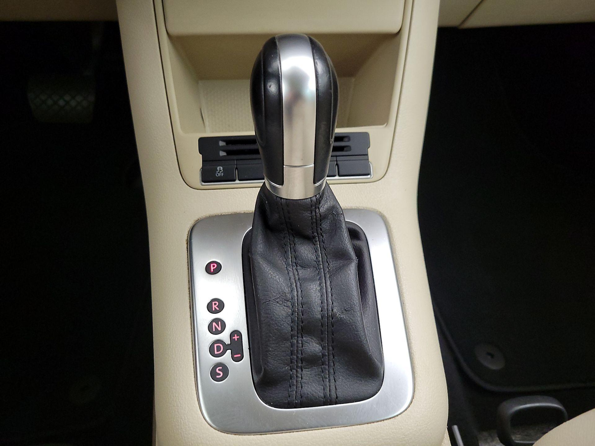 Thumbnail: 2015 Volkswagen Tiguan - 17