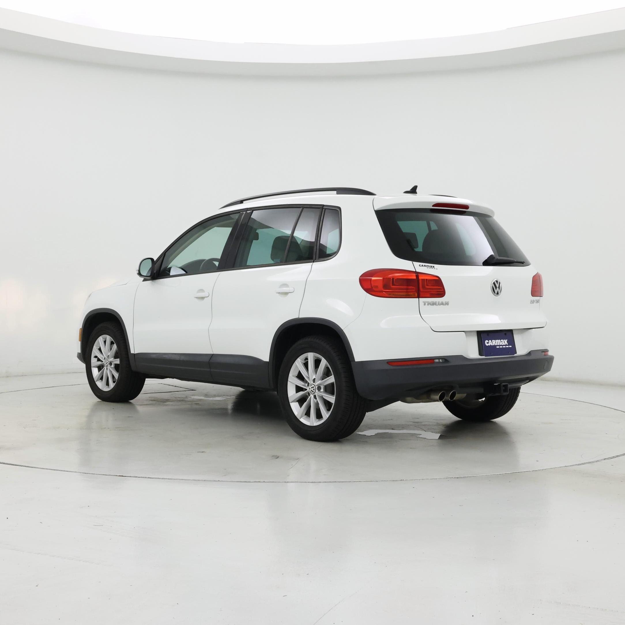 Thumbnail: 2015 Volkswagen Tiguan - 2