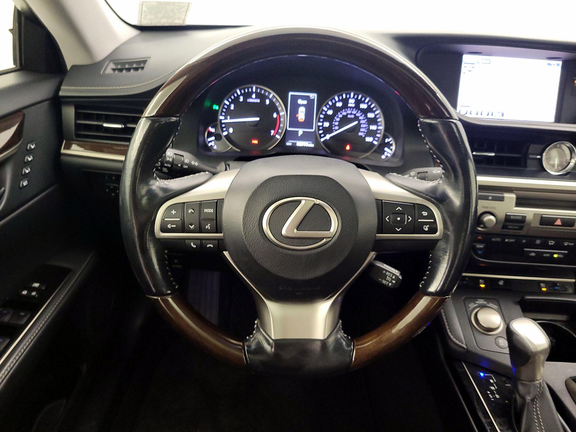 Thumbnail: 2016 Lexus ES - 10