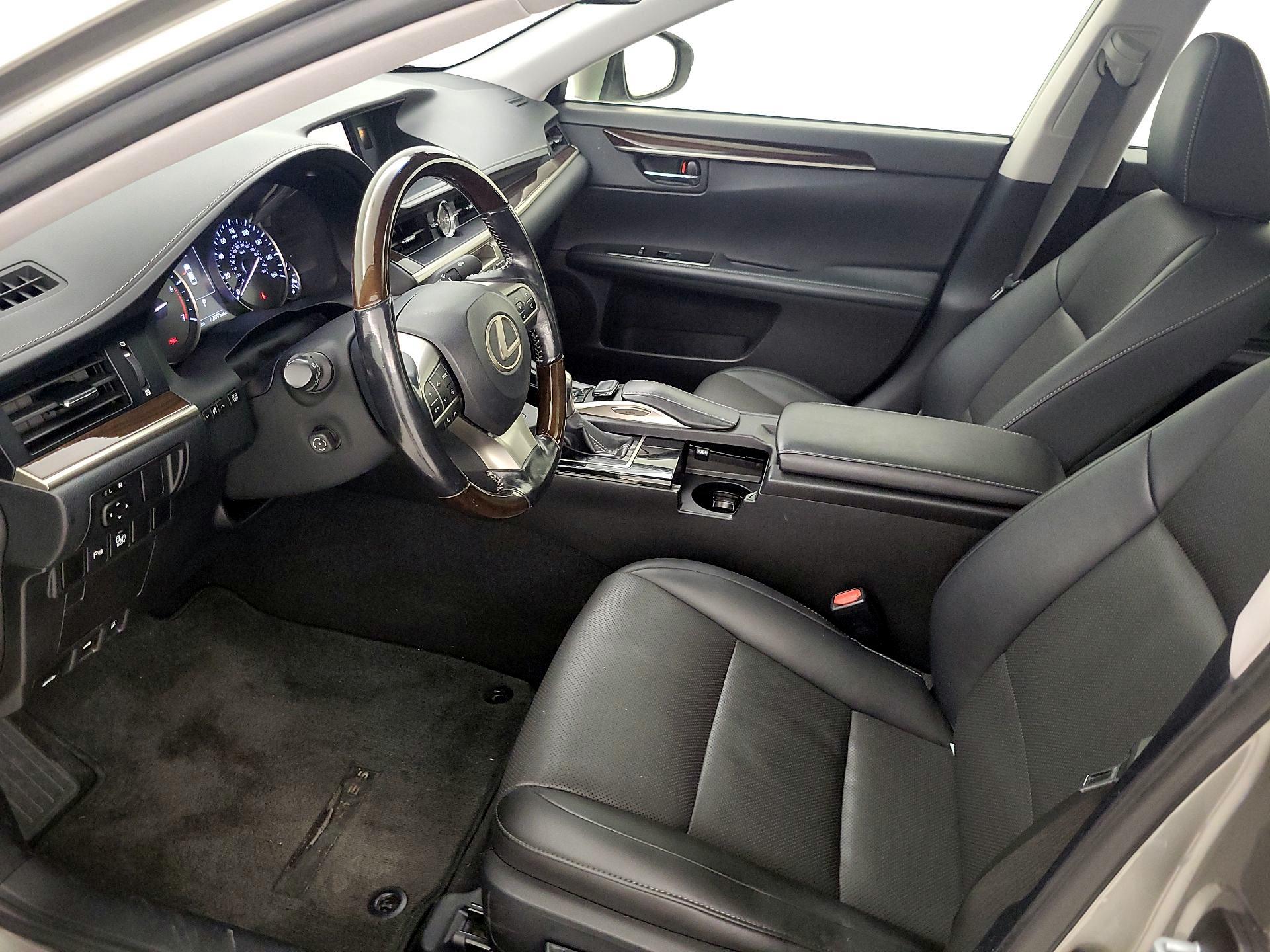 Thumbnail: 2016 Lexus ES - 11