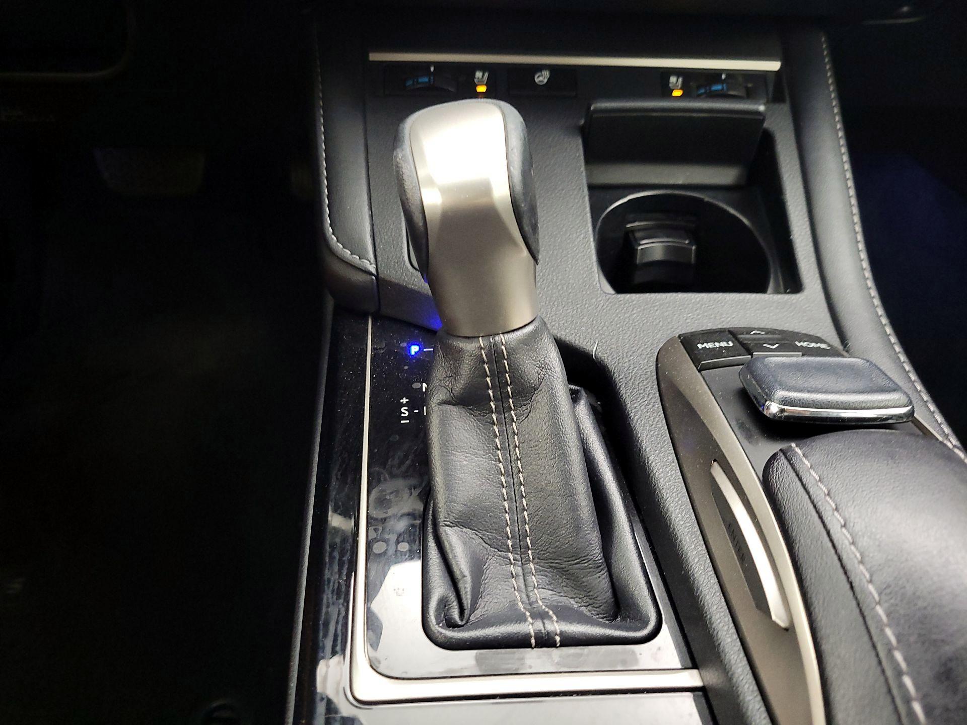 Thumbnail: 2016 Lexus ES - 18