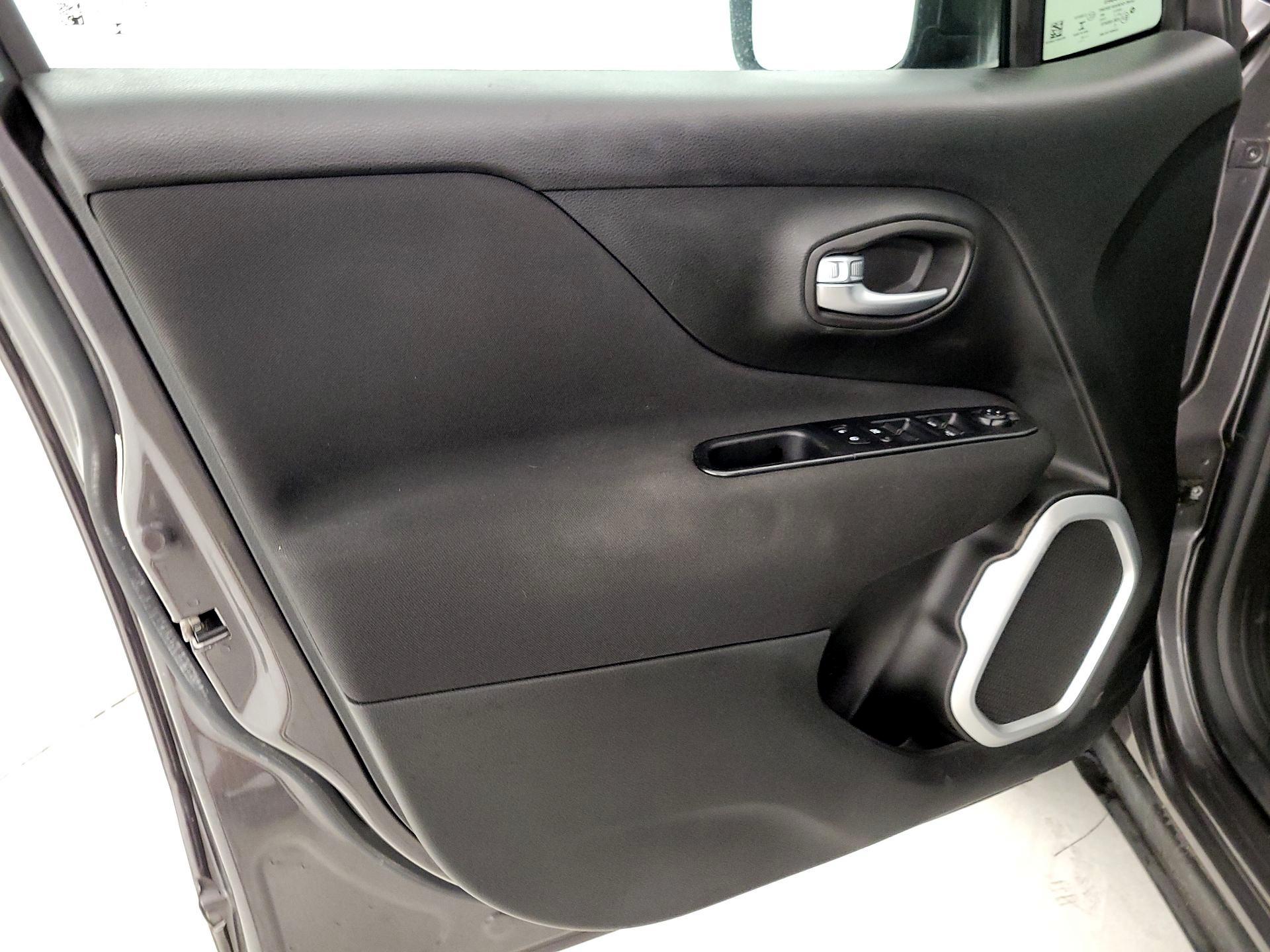 Thumbnail: 2019 Jeep Renegade - 12