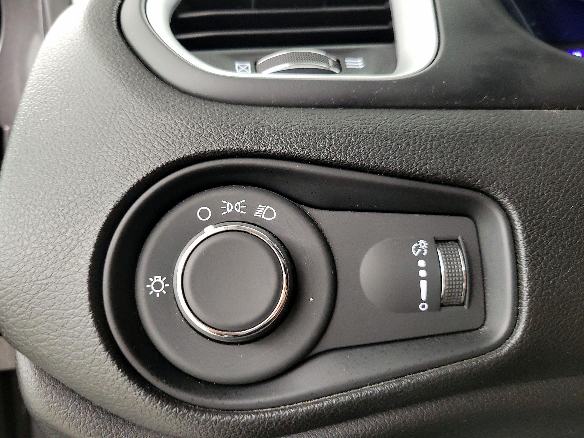 Thumbnail: 2019 Jeep Renegade - 13