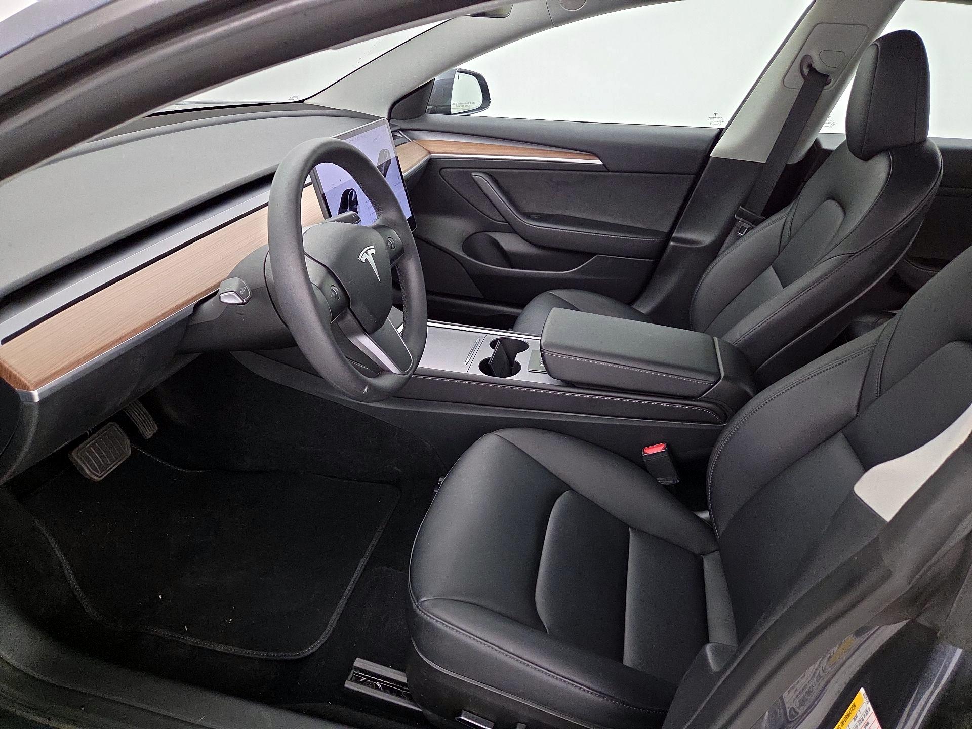 Thumbnail: 2023 Tesla Model 3 - 11