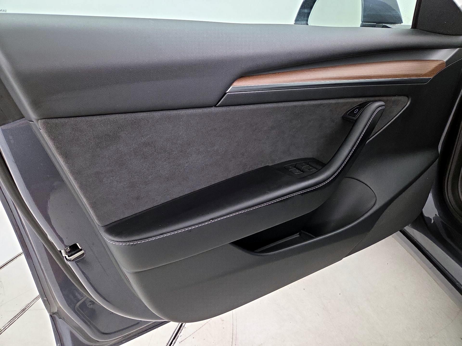 Thumbnail: 2023 Tesla Model 3 - 12