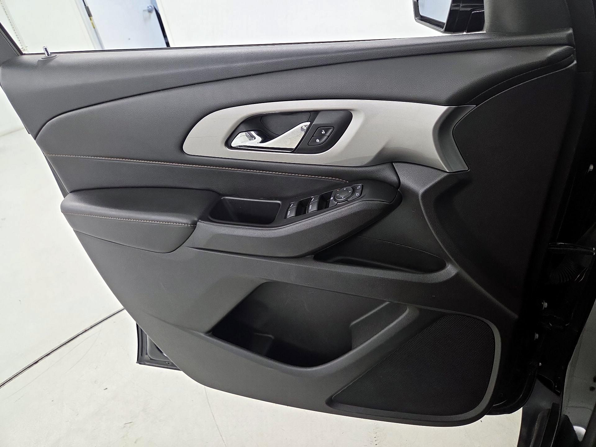 Thumbnail: 2019 Chevrolet Traverse - 12