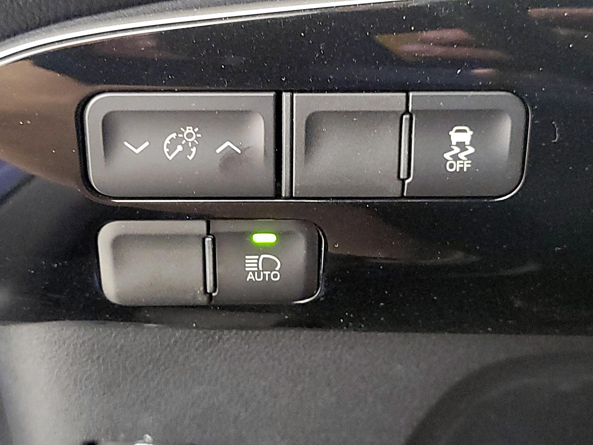 Thumbnail: 2018 Toyota Prius - 13