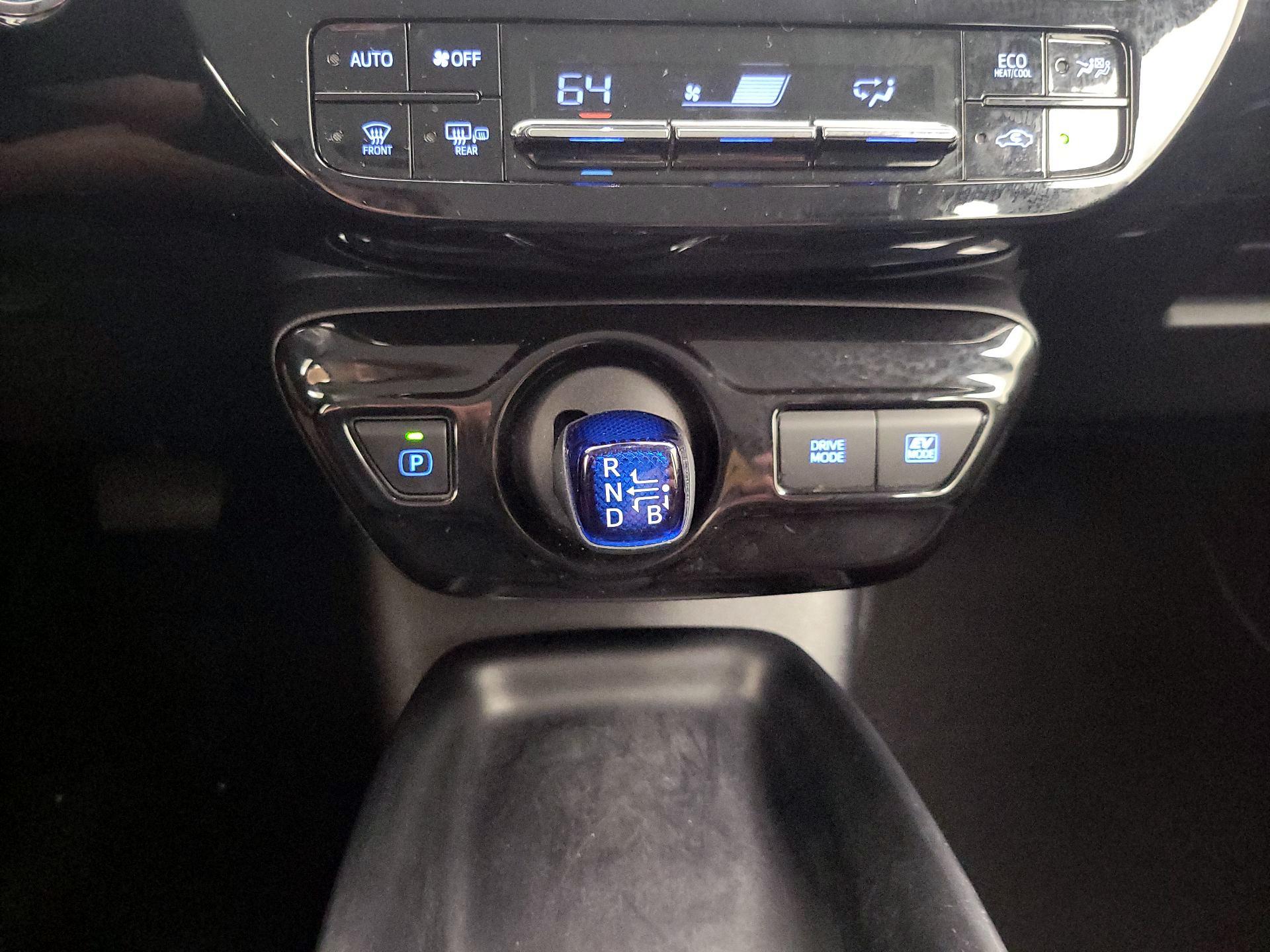 Thumbnail: 2018 Toyota Prius - 17