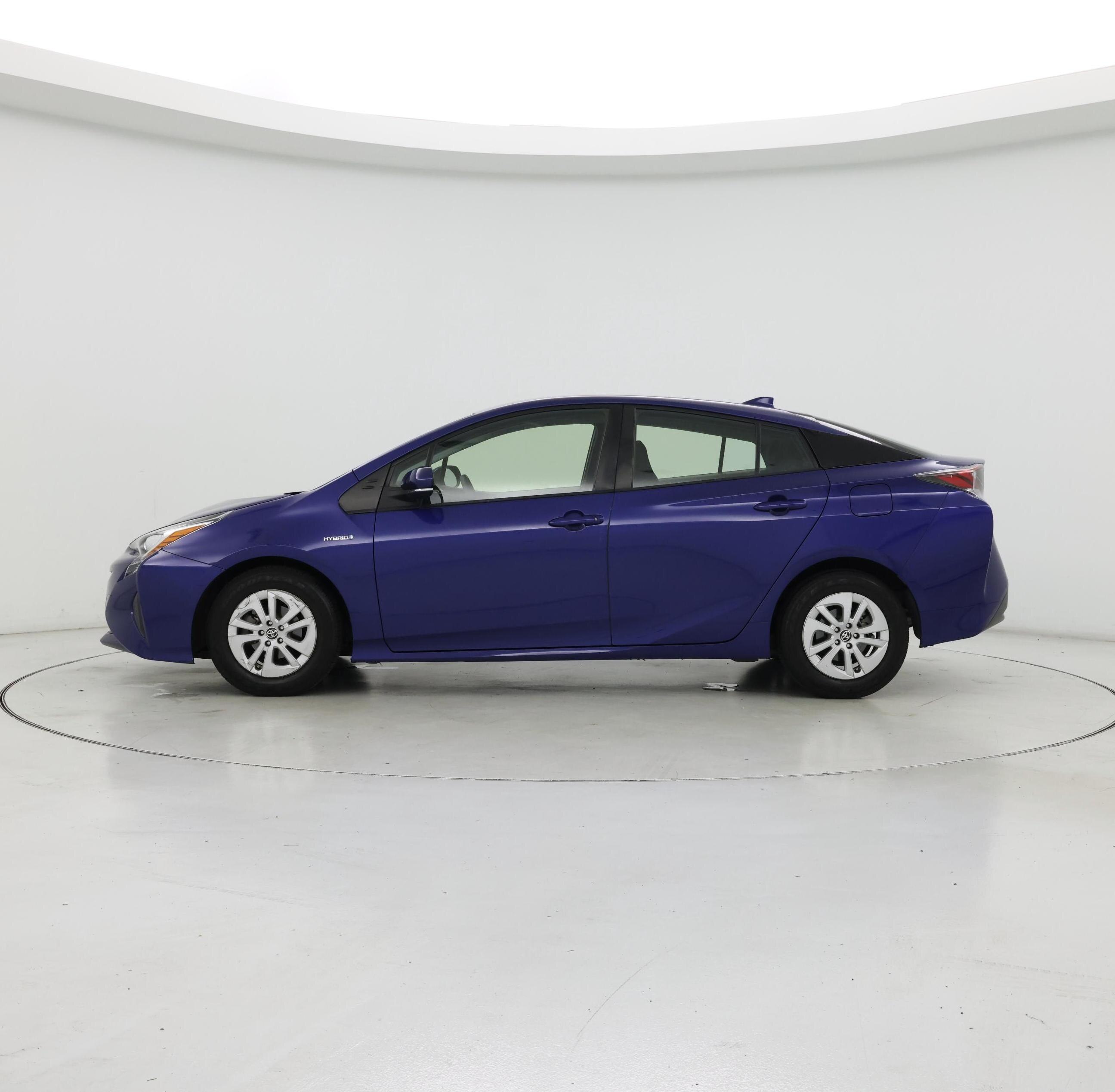 Thumbnail: 2018 Toyota Prius - 3