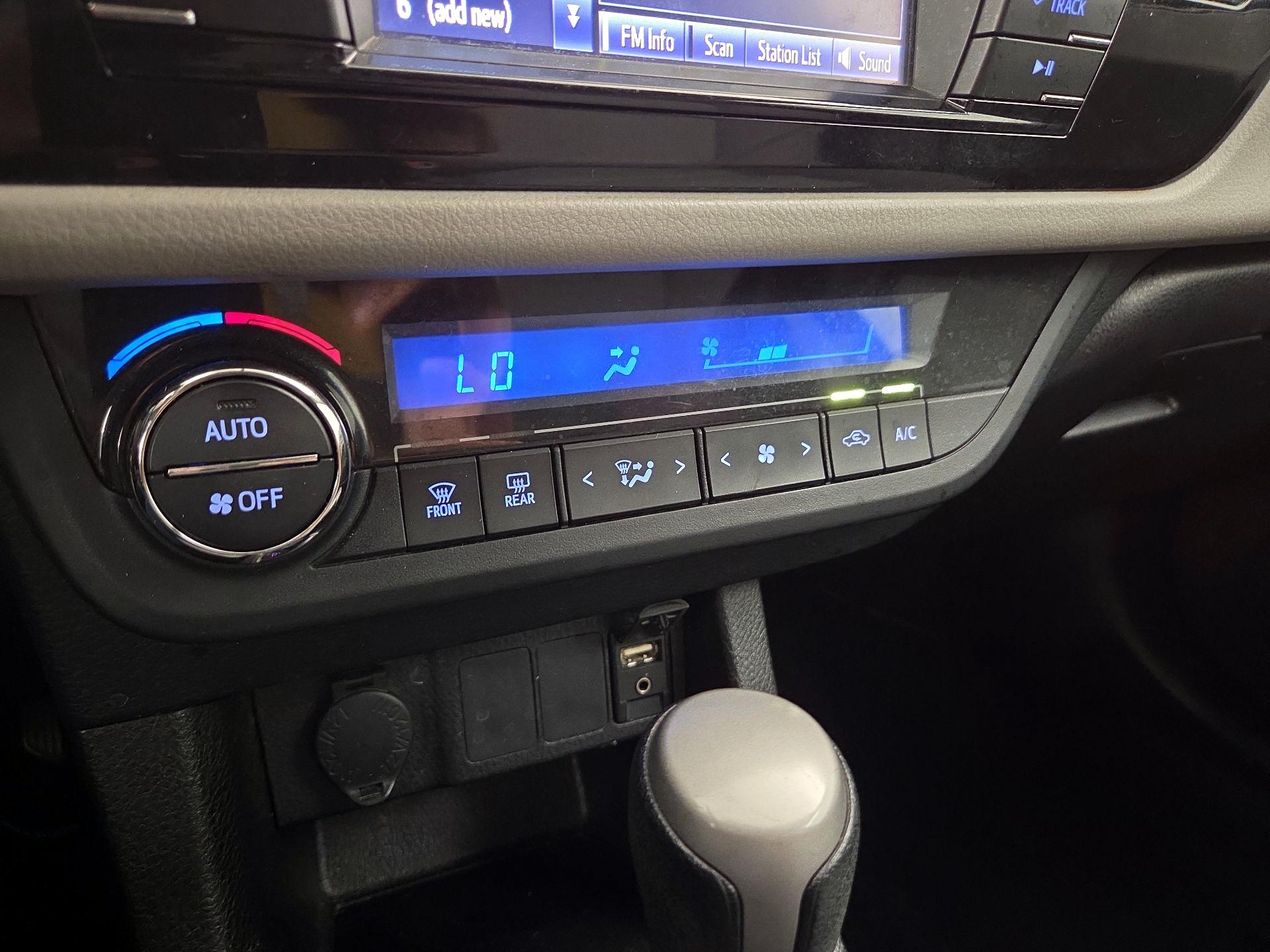 Thumbnail: 2016 Toyota Corolla - 16