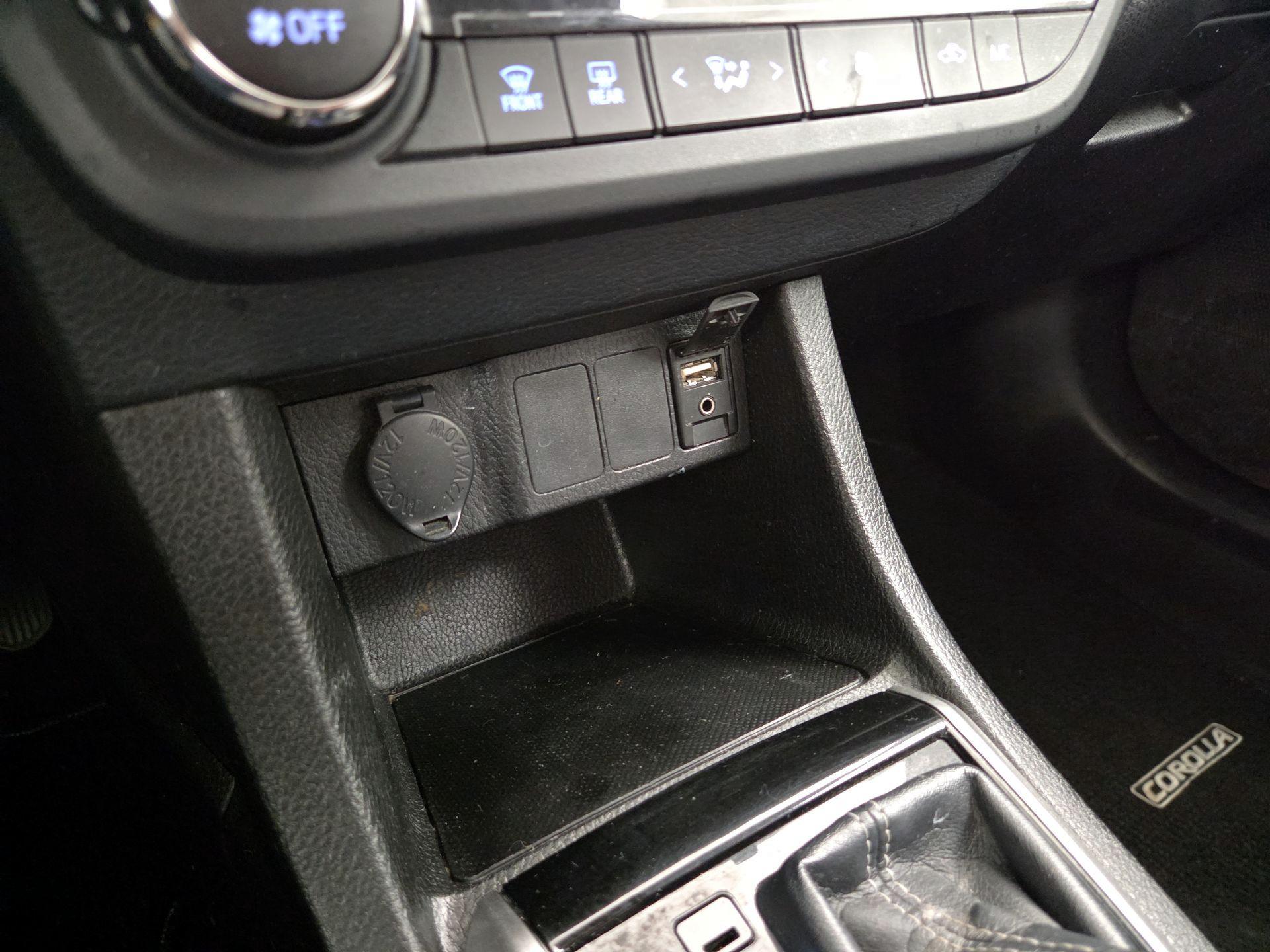 Thumbnail: 2016 Toyota Corolla - 18