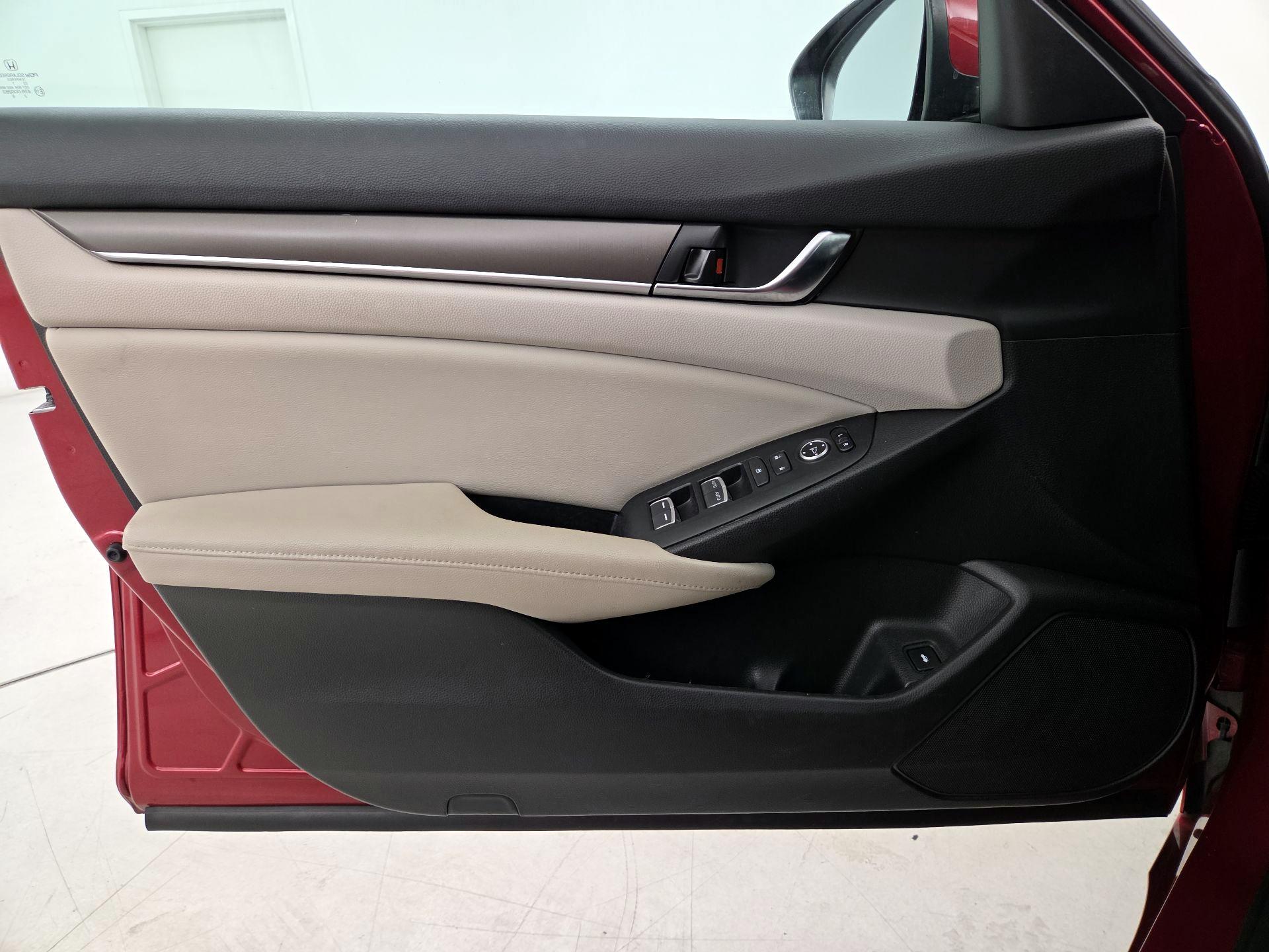 Thumbnail: 2018 Honda Accord - 12