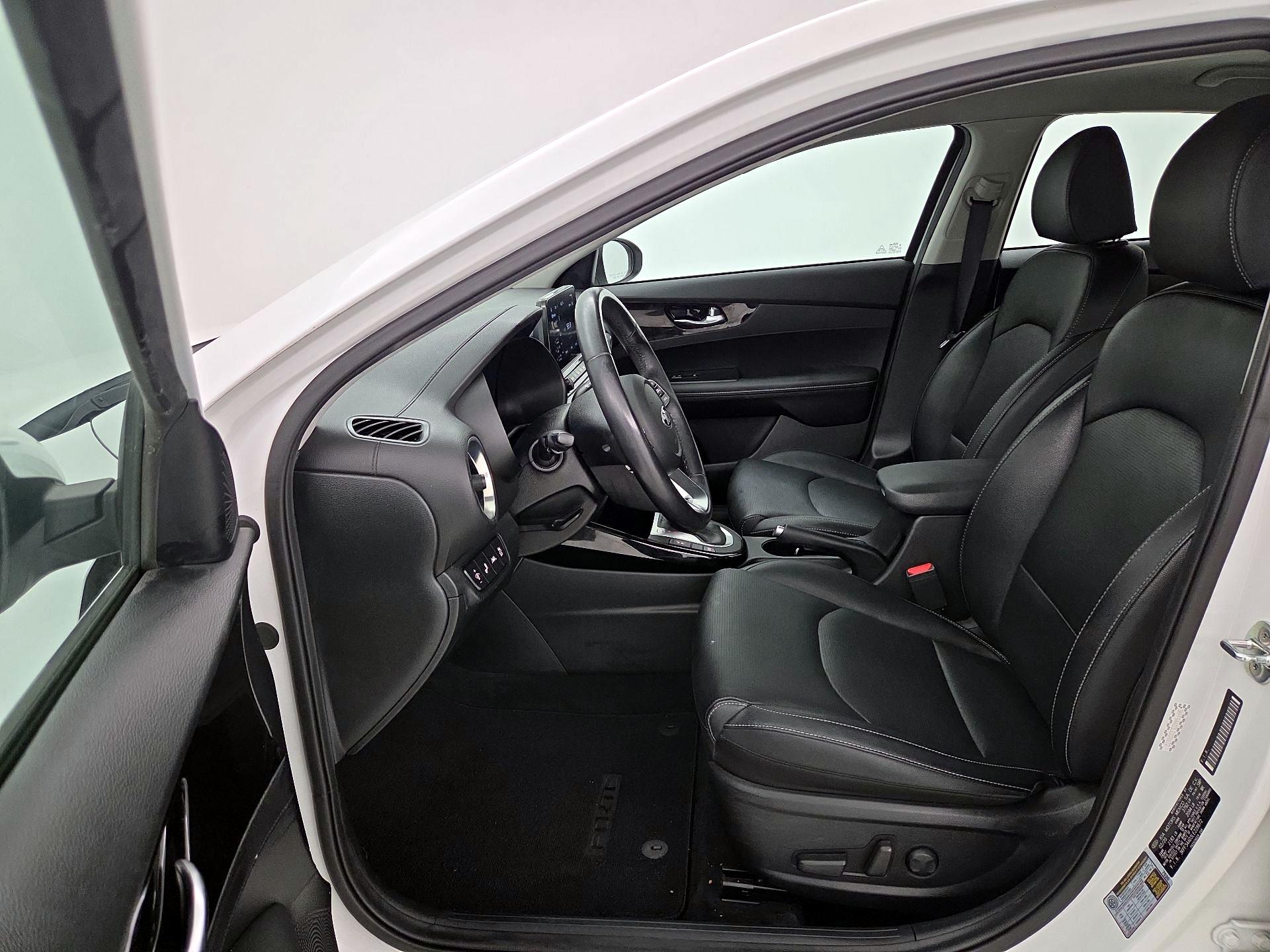 Thumbnail: 2020 Kia Forte - 11