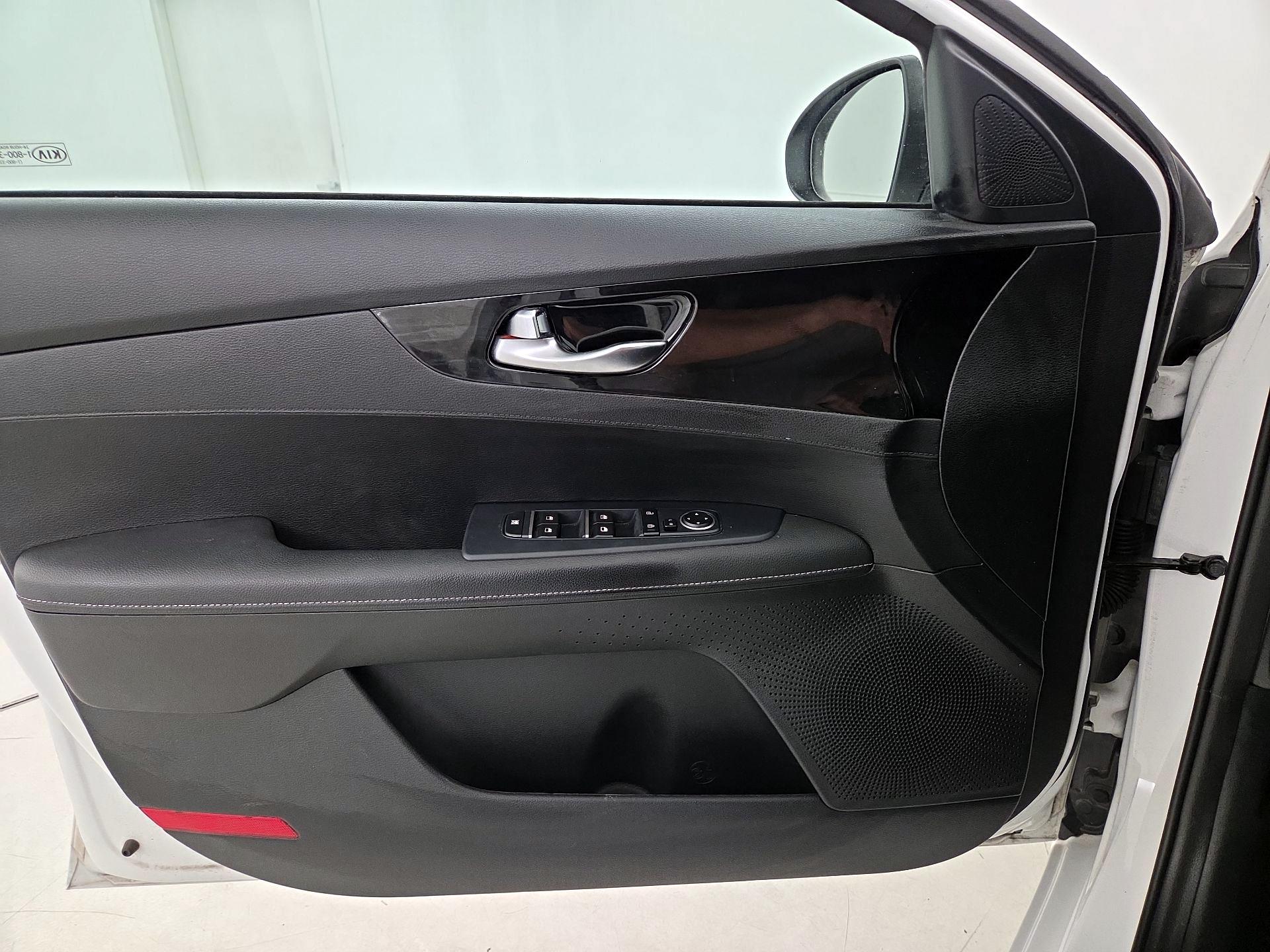 Thumbnail: 2020 Kia Forte - 12