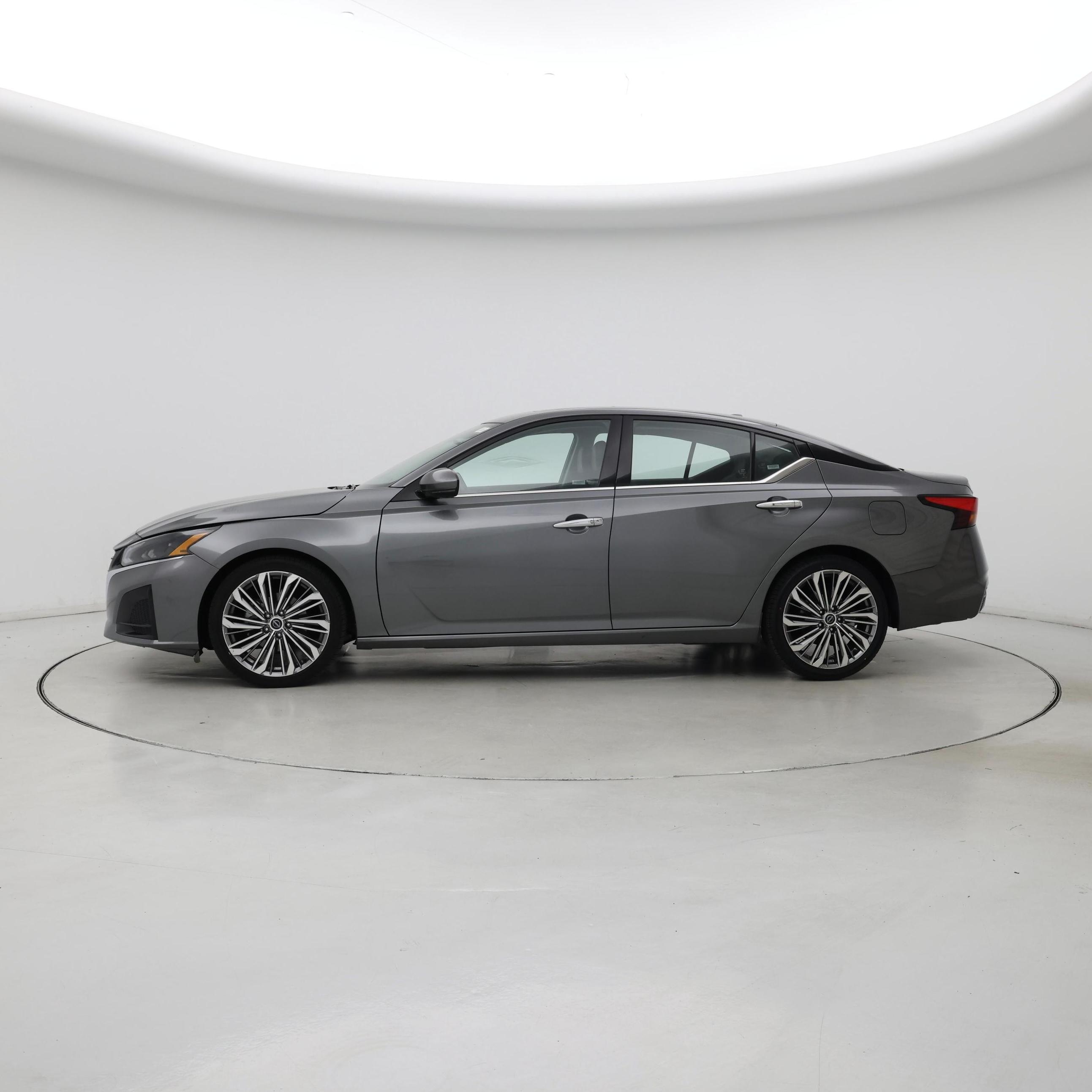 Thumbnail: 2023 Nissan Altima - 3