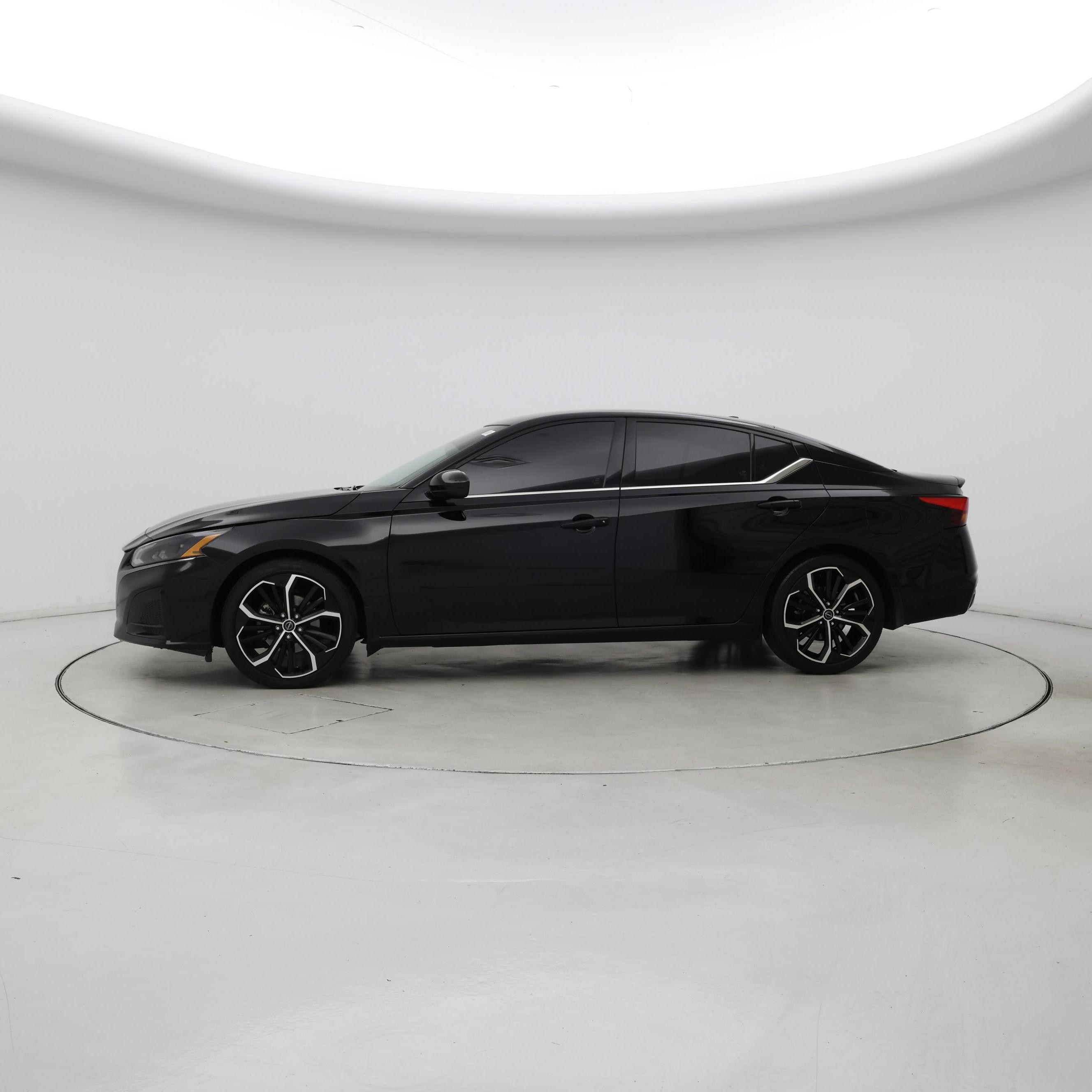 Thumbnail: 2023 Nissan Altima - 3