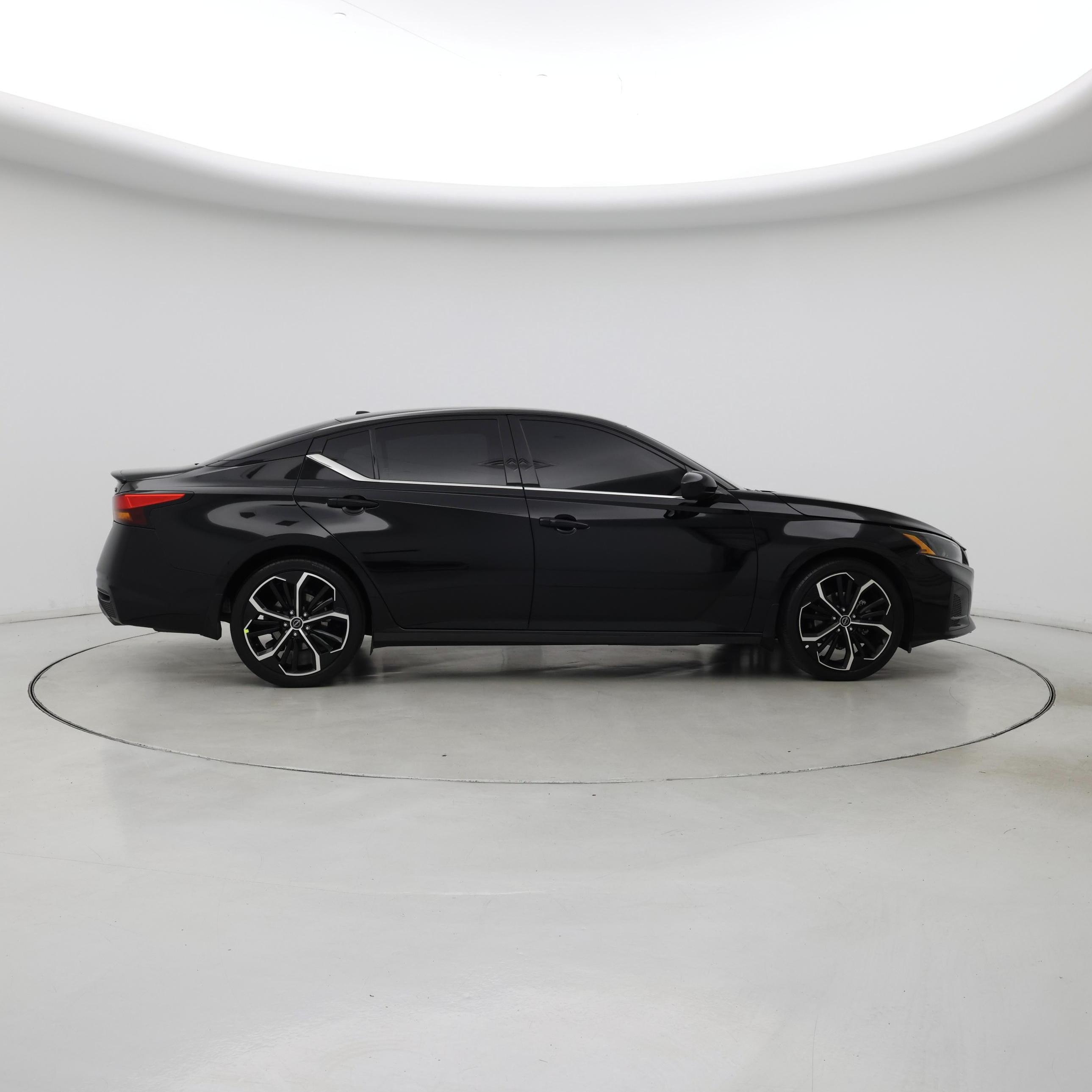 Thumbnail: 2023 Nissan Altima - 7