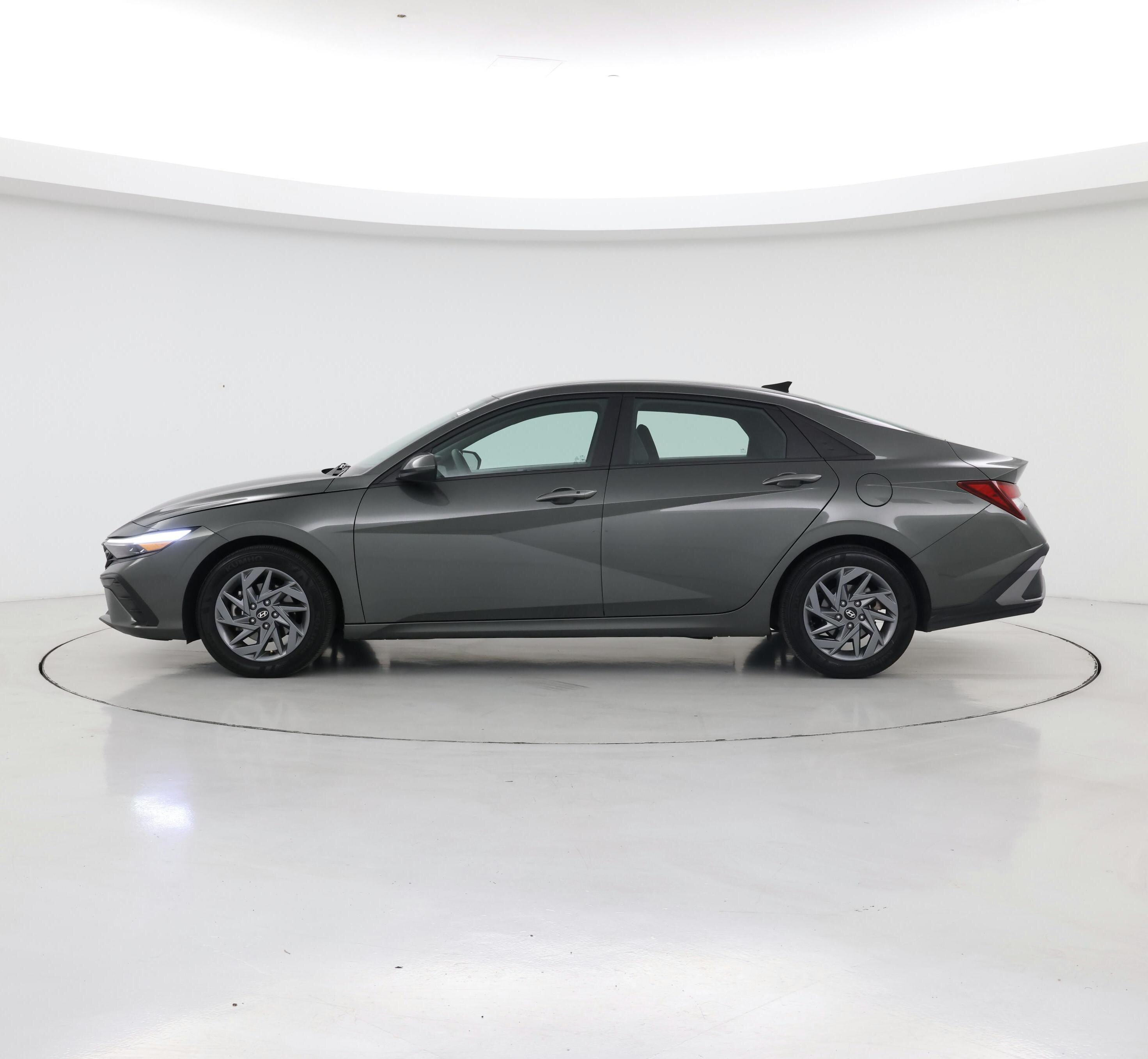 Thumbnail: 2024 Hyundai Elantra - 3