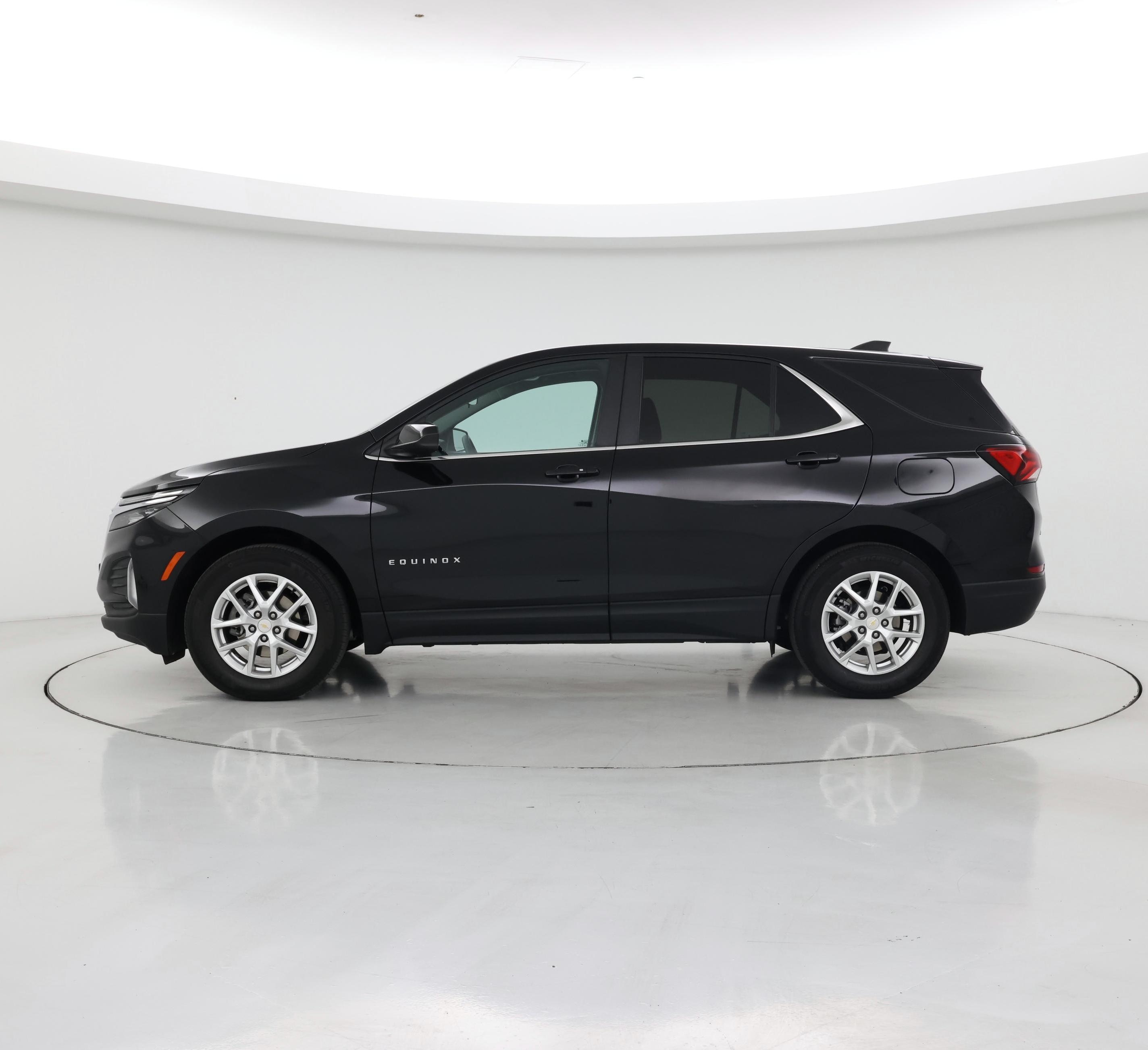 Thumbnail: 2022 Chevrolet Equinox - 3