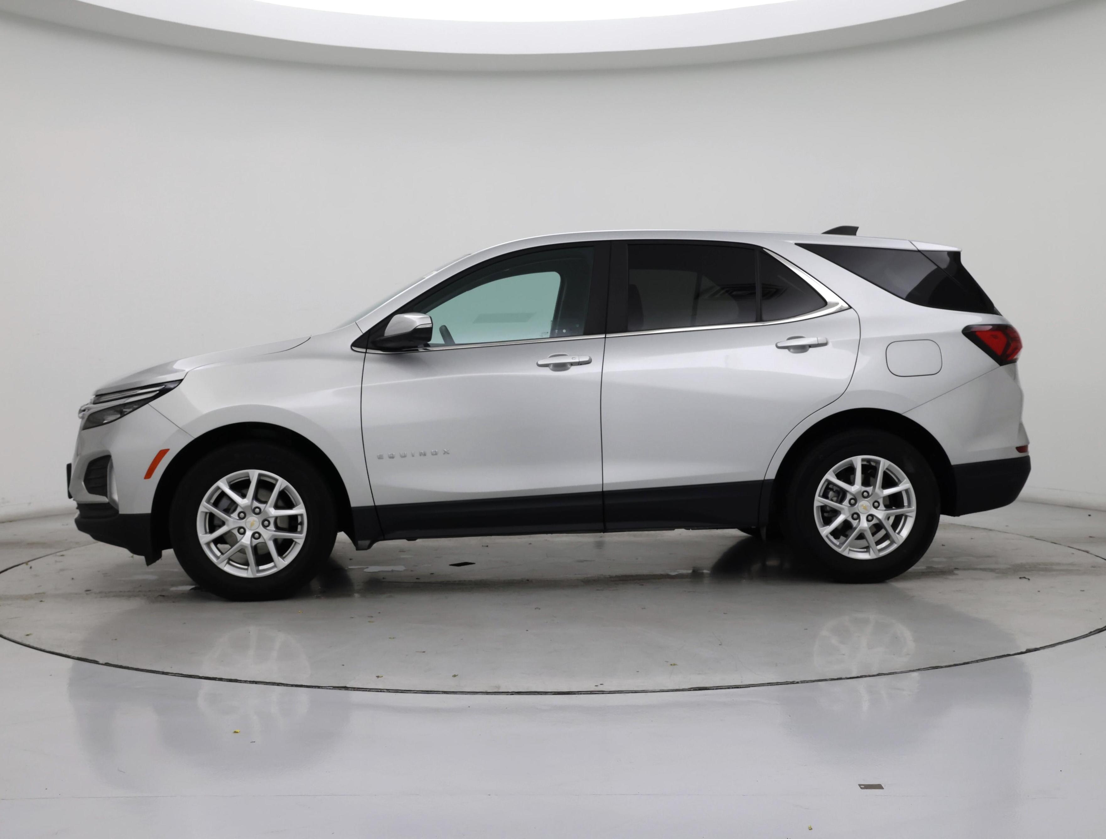 Thumbnail: 2022 Chevrolet Equinox - 3