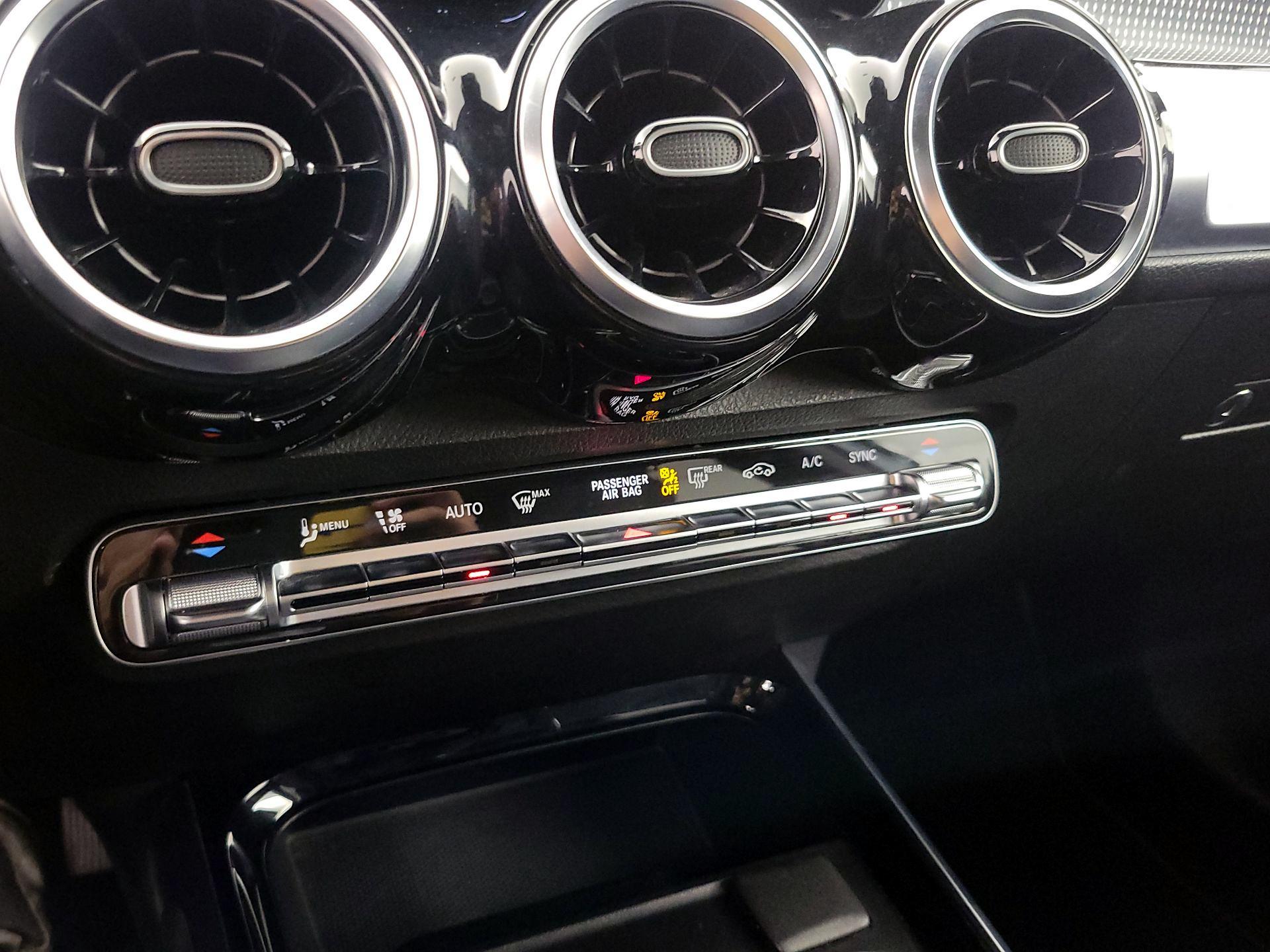 Thumbnail: 2023 Mercedes-Benz GLB - 17