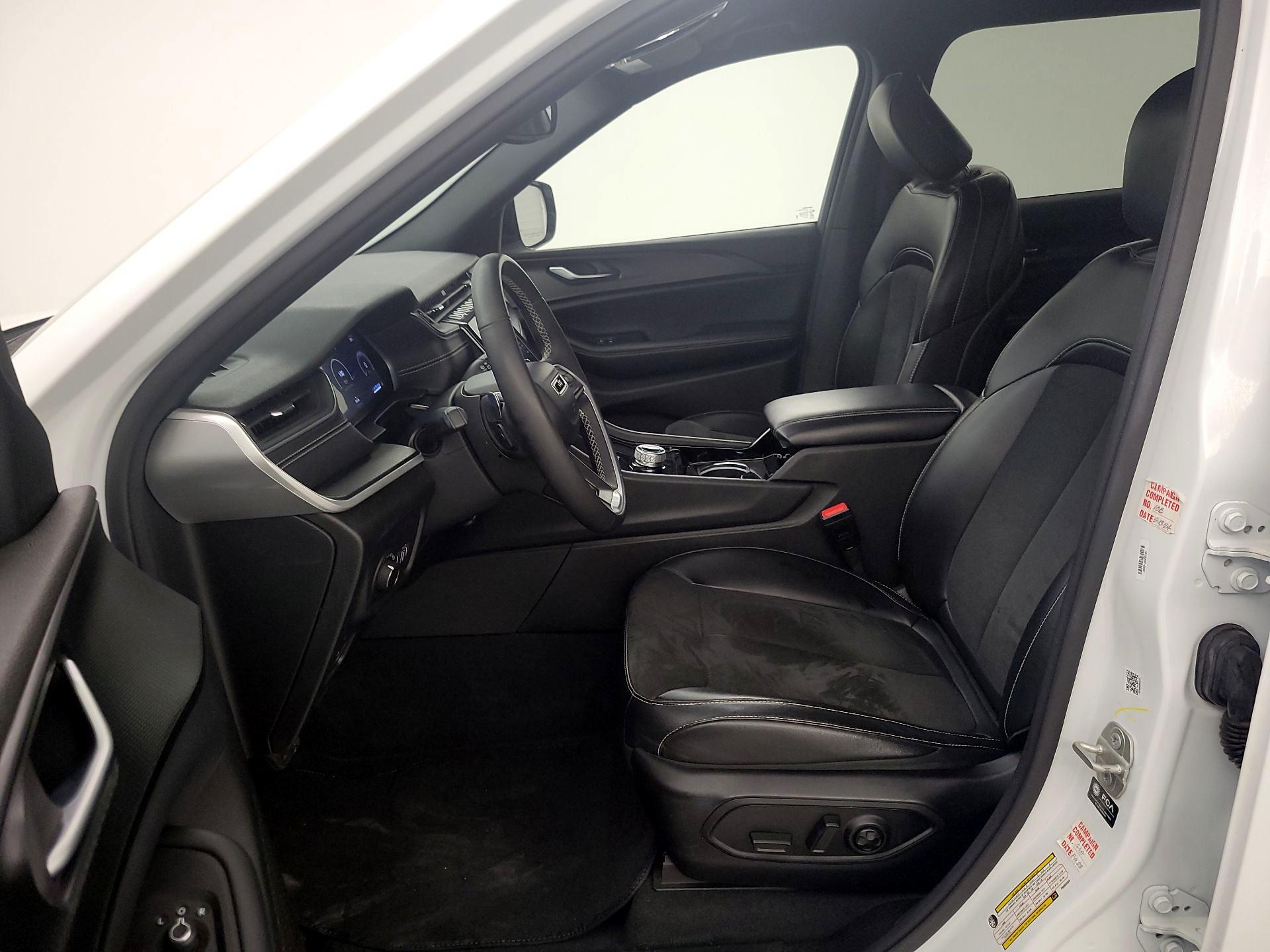 Thumbnail: 2023 Jeep Grand Cherokee L - 11