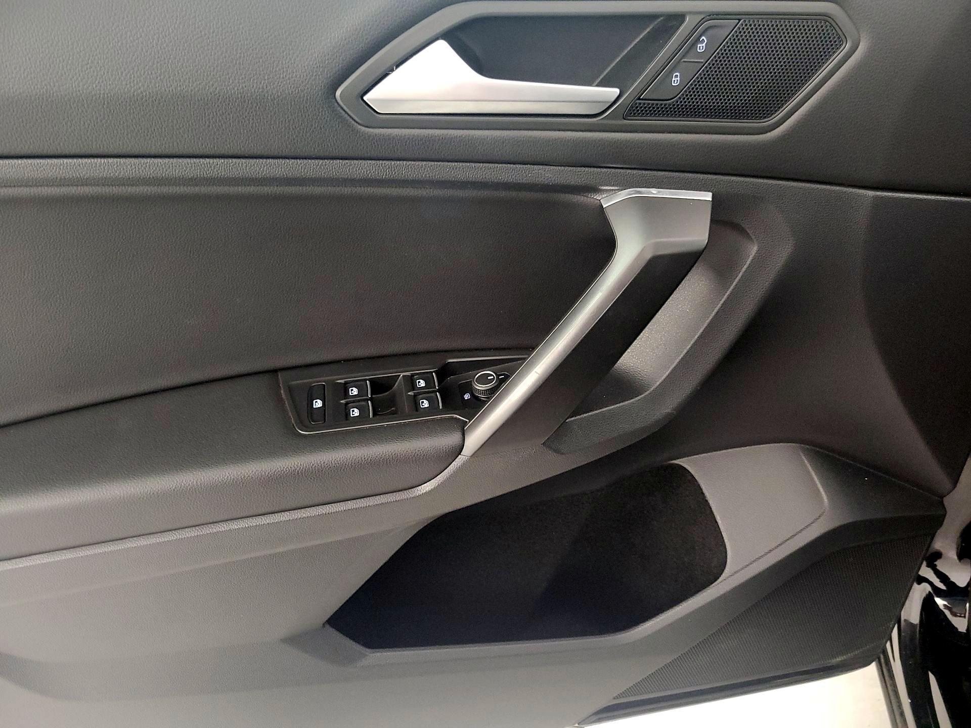 Thumbnail: 2021 Volkswagen Tiguan - 12