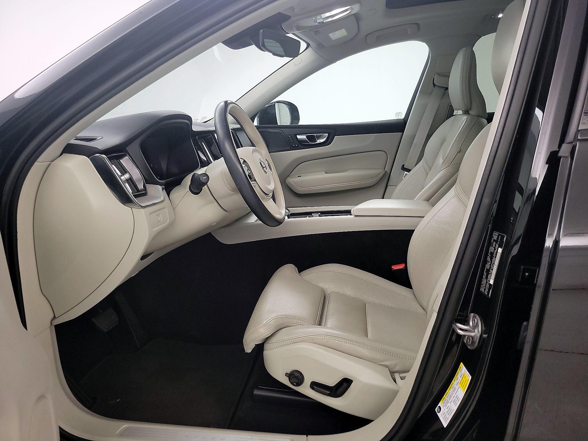 Thumbnail: 2023 Volvo XC60 - 11