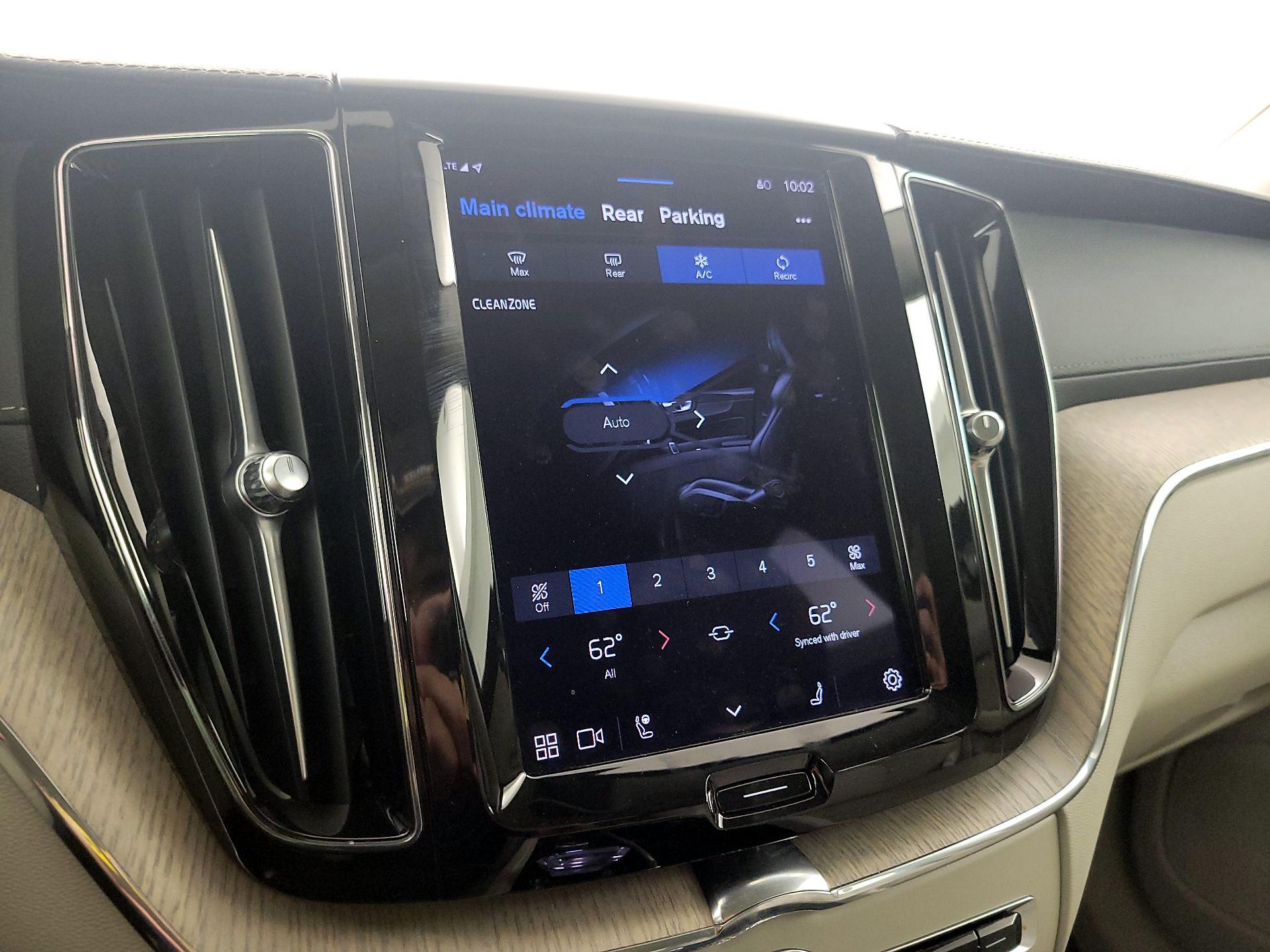 Thumbnail: 2023 Volvo XC60 - 17