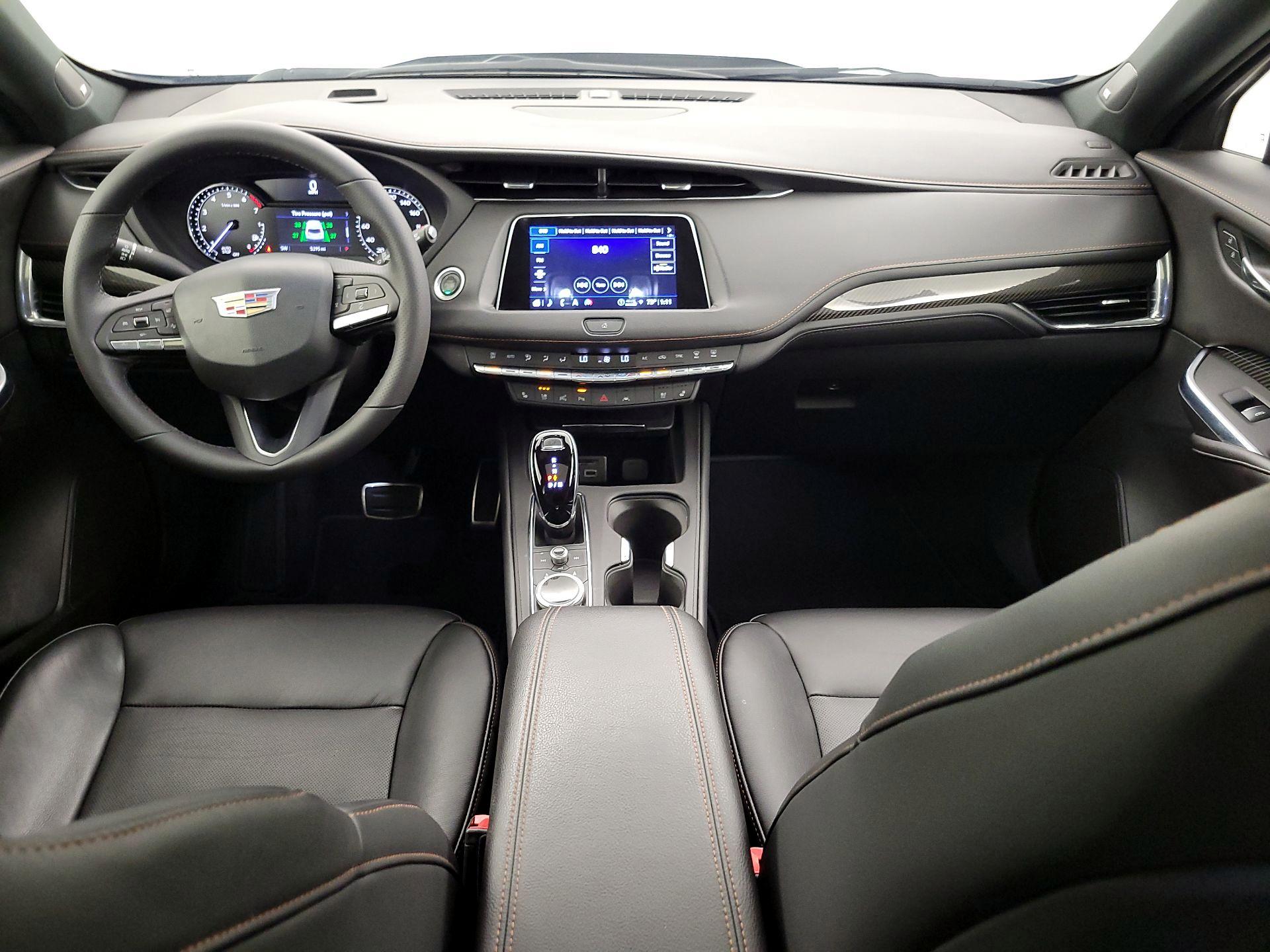 Thumbnail: 2022 Cadillac XT4 - 9