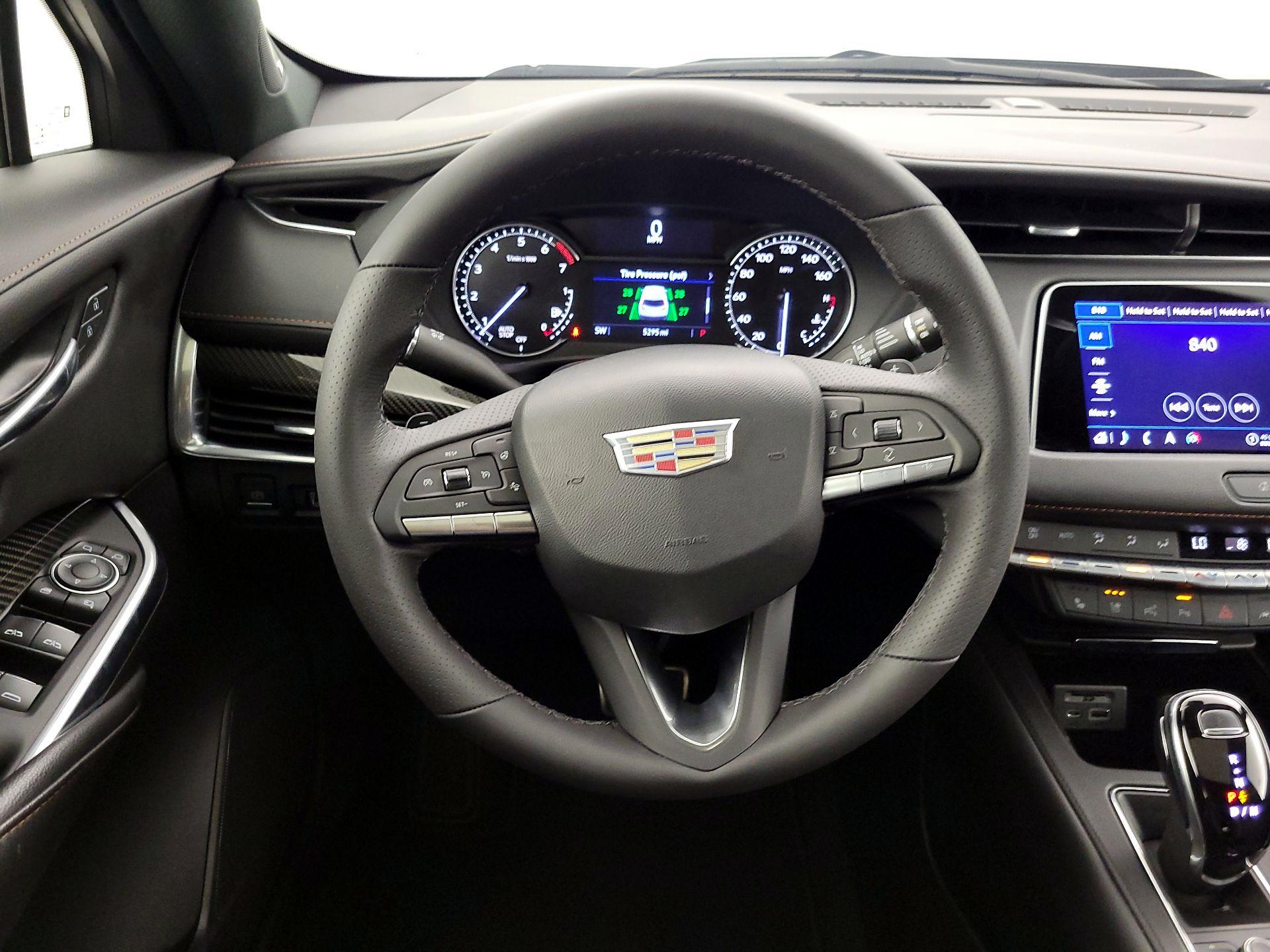 Thumbnail: 2022 Cadillac XT4 - 10