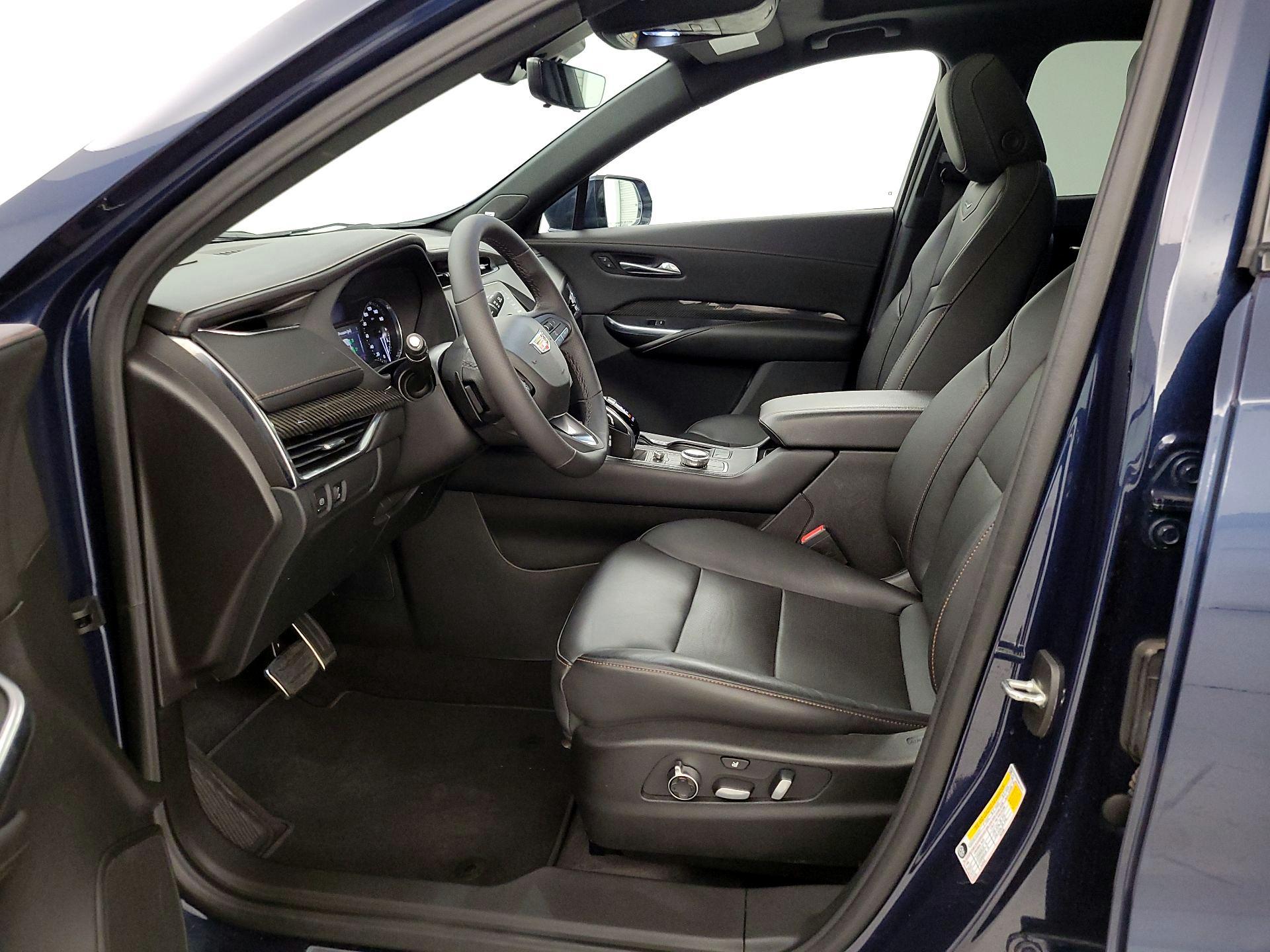 Thumbnail: 2022 Cadillac XT4 - 11