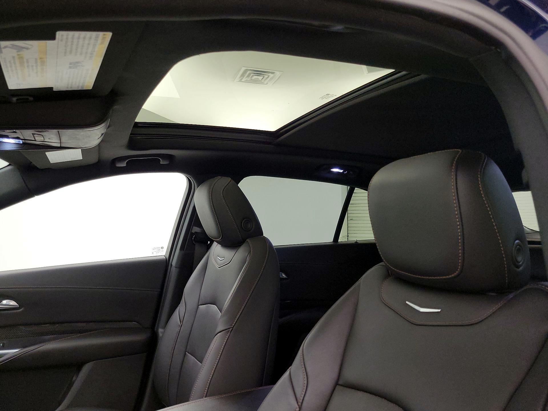 Thumbnail: 2022 Cadillac XT4 - 19