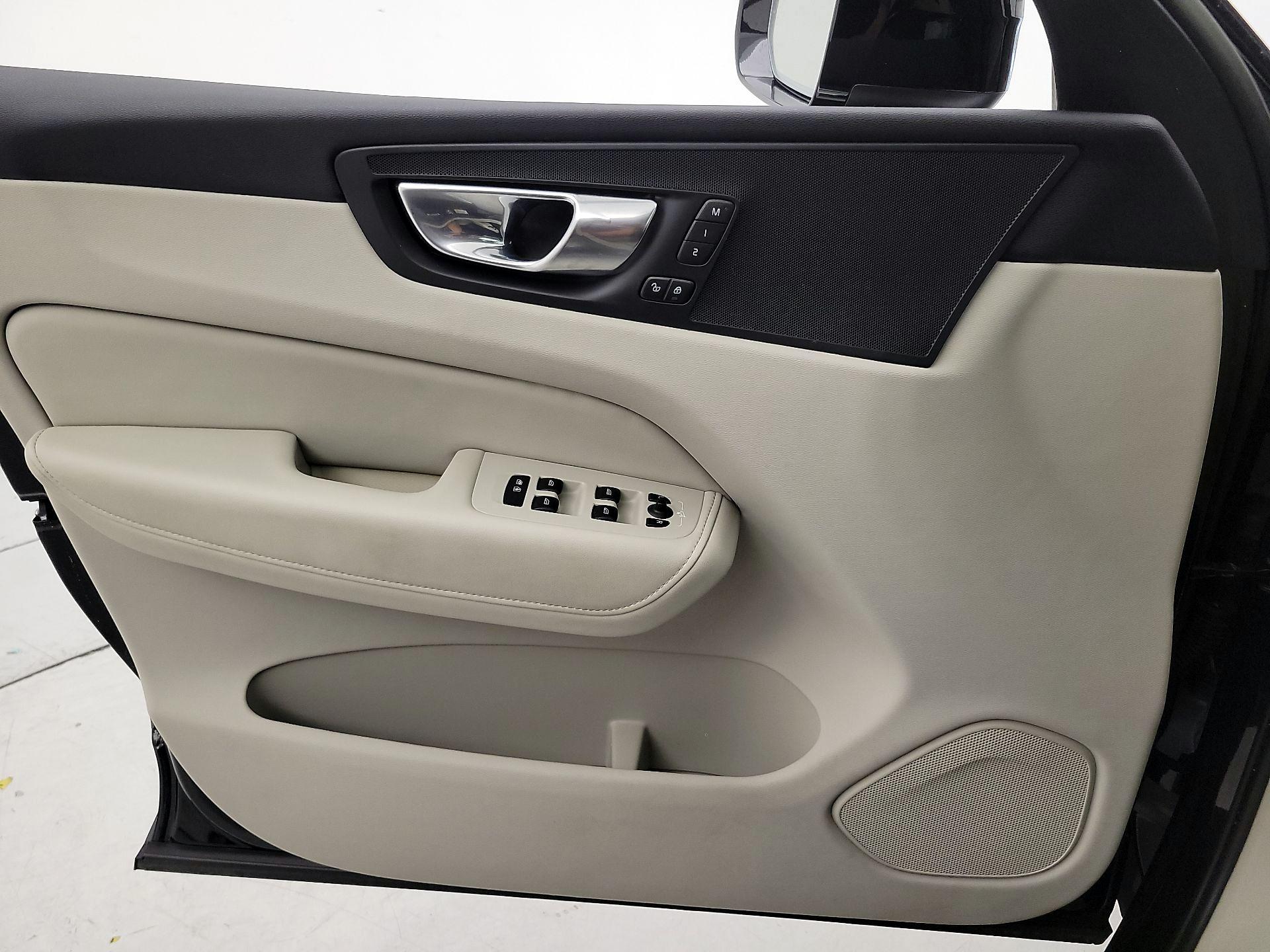 Thumbnail: 2023 Volvo XC60 - 12