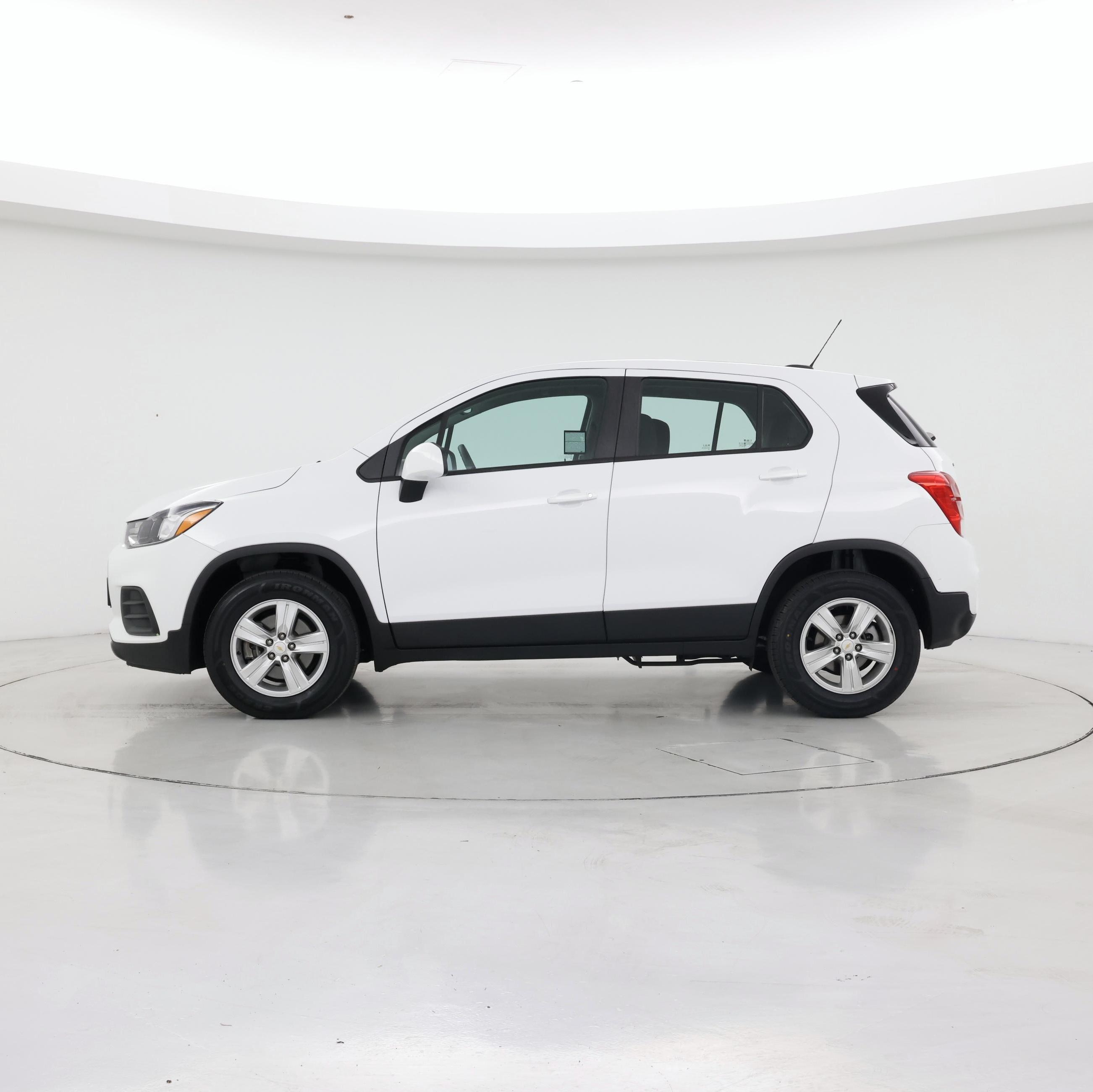 Thumbnail: 2021 Chevrolet Trax - 3