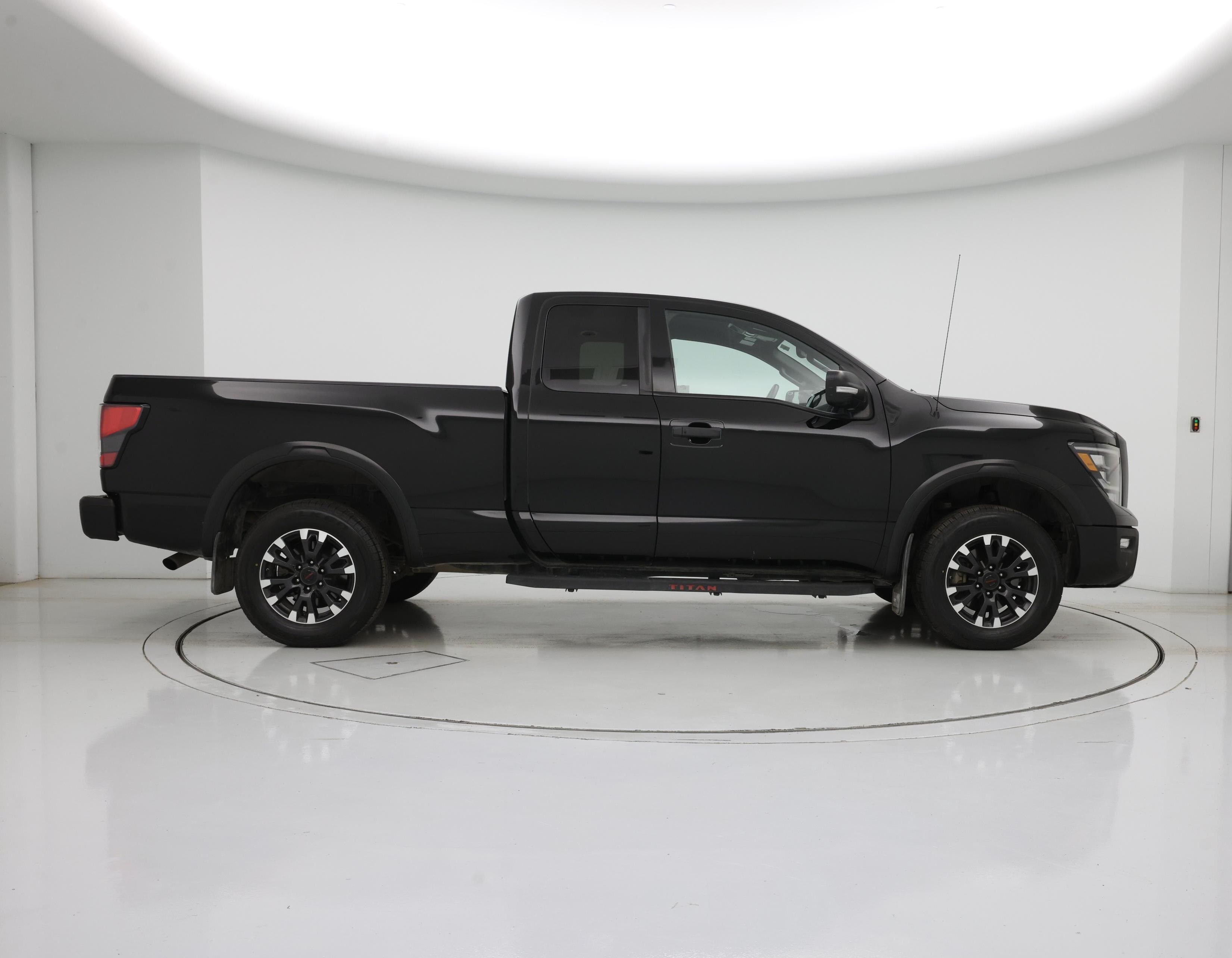 Thumbnail: 2020 Nissan Titan - 7