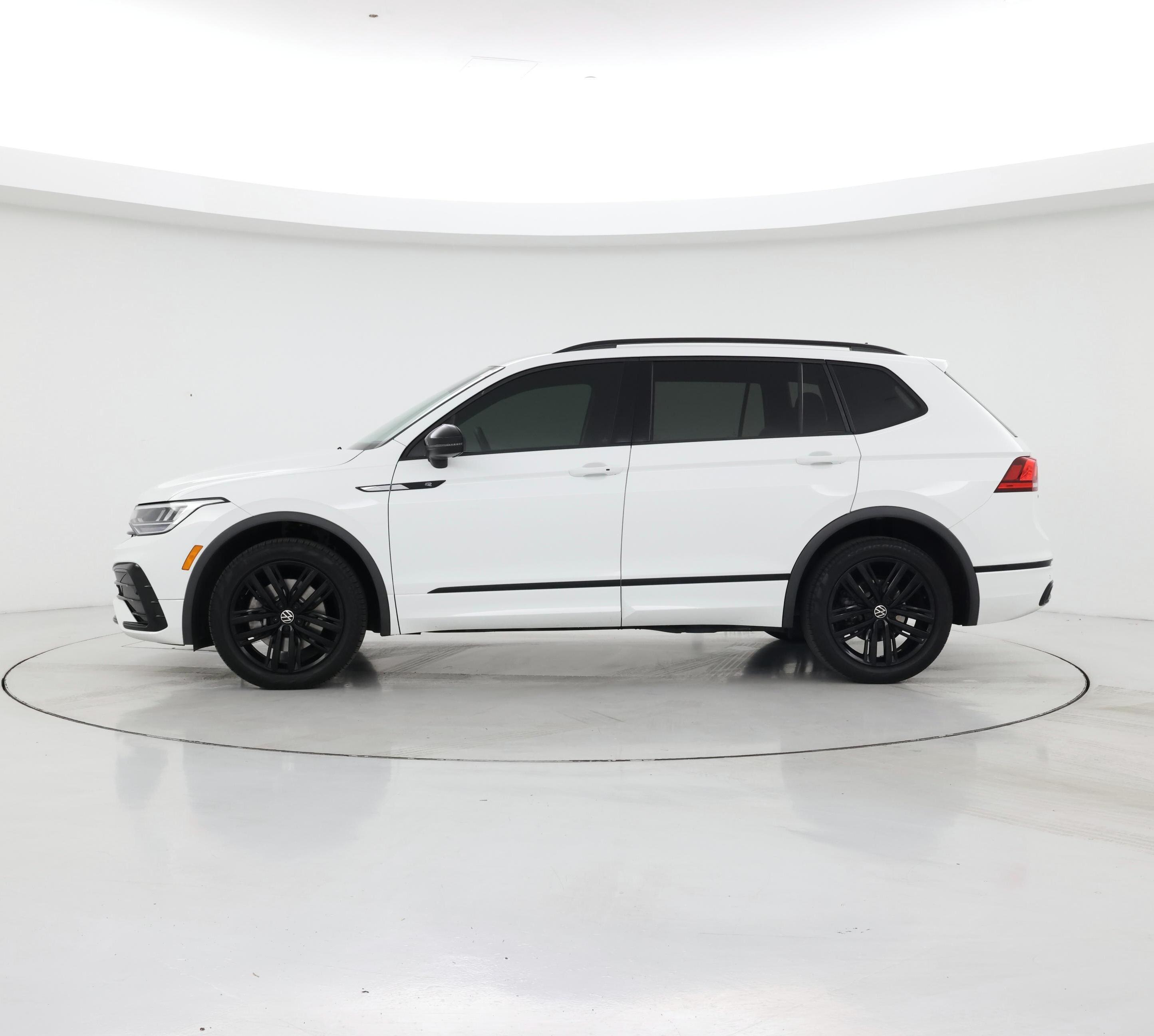 Thumbnail: 2022 Volkswagen Tiguan - 3