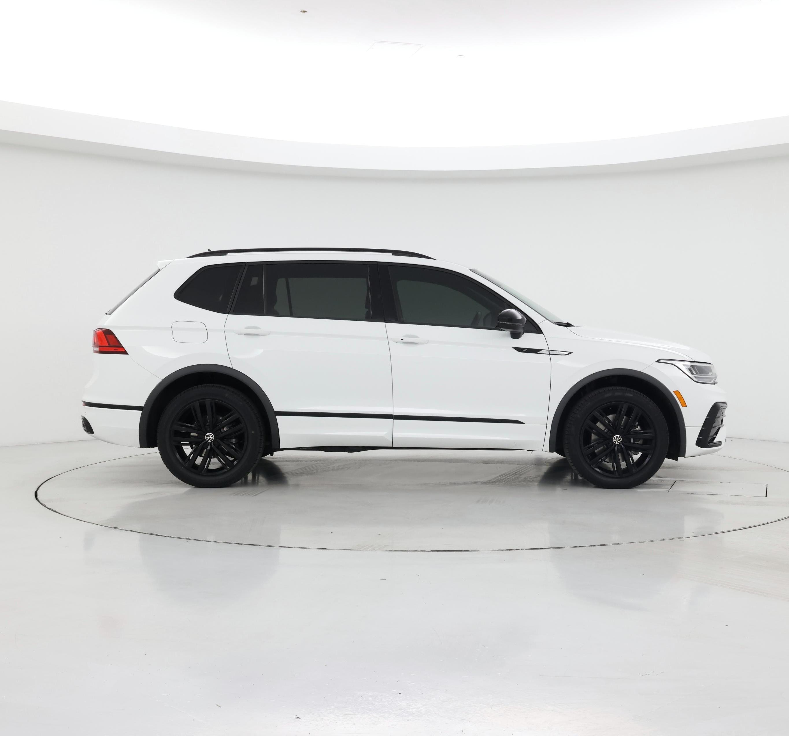 Thumbnail: 2022 Volkswagen Tiguan - 7