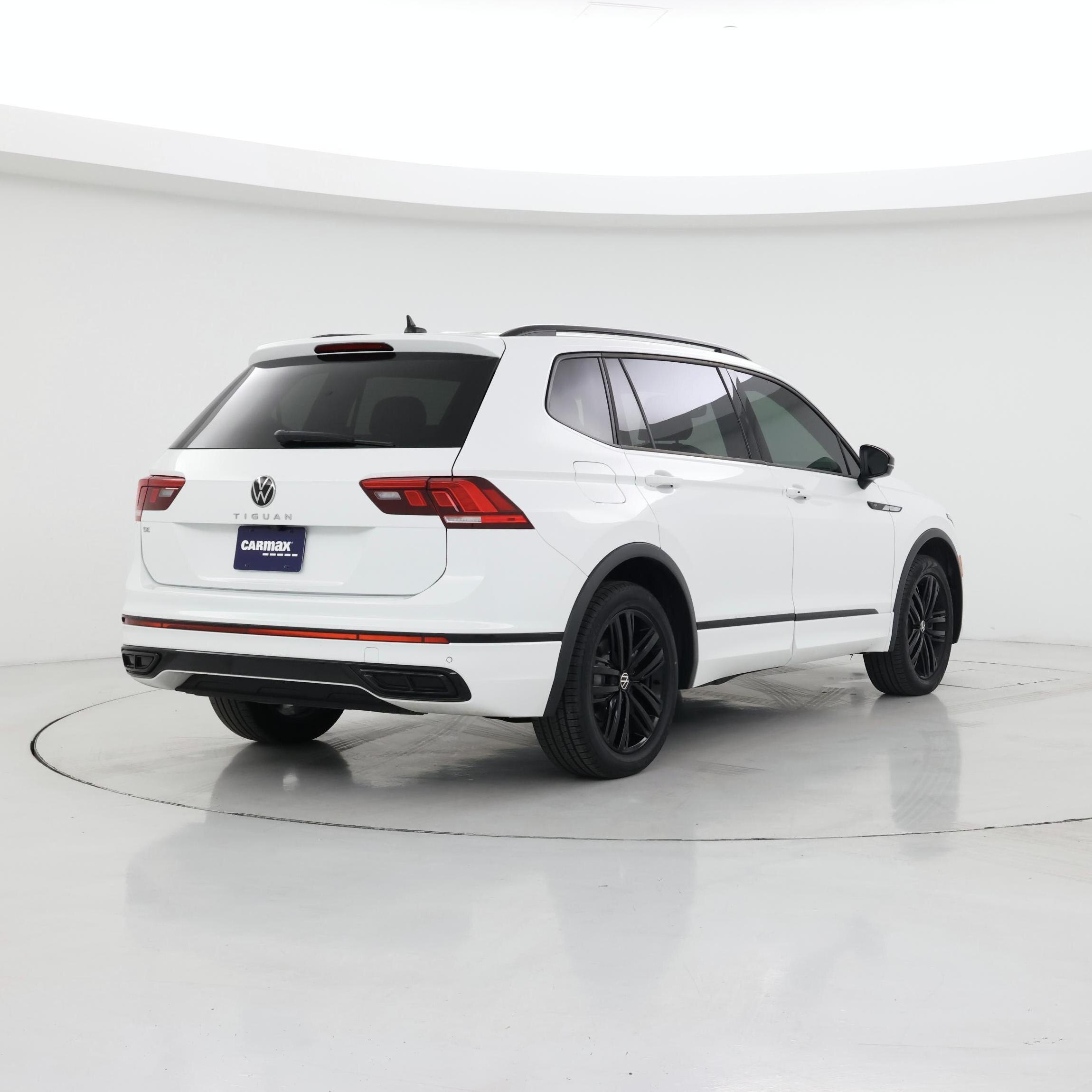 Thumbnail: 2022 Volkswagen Tiguan - 8