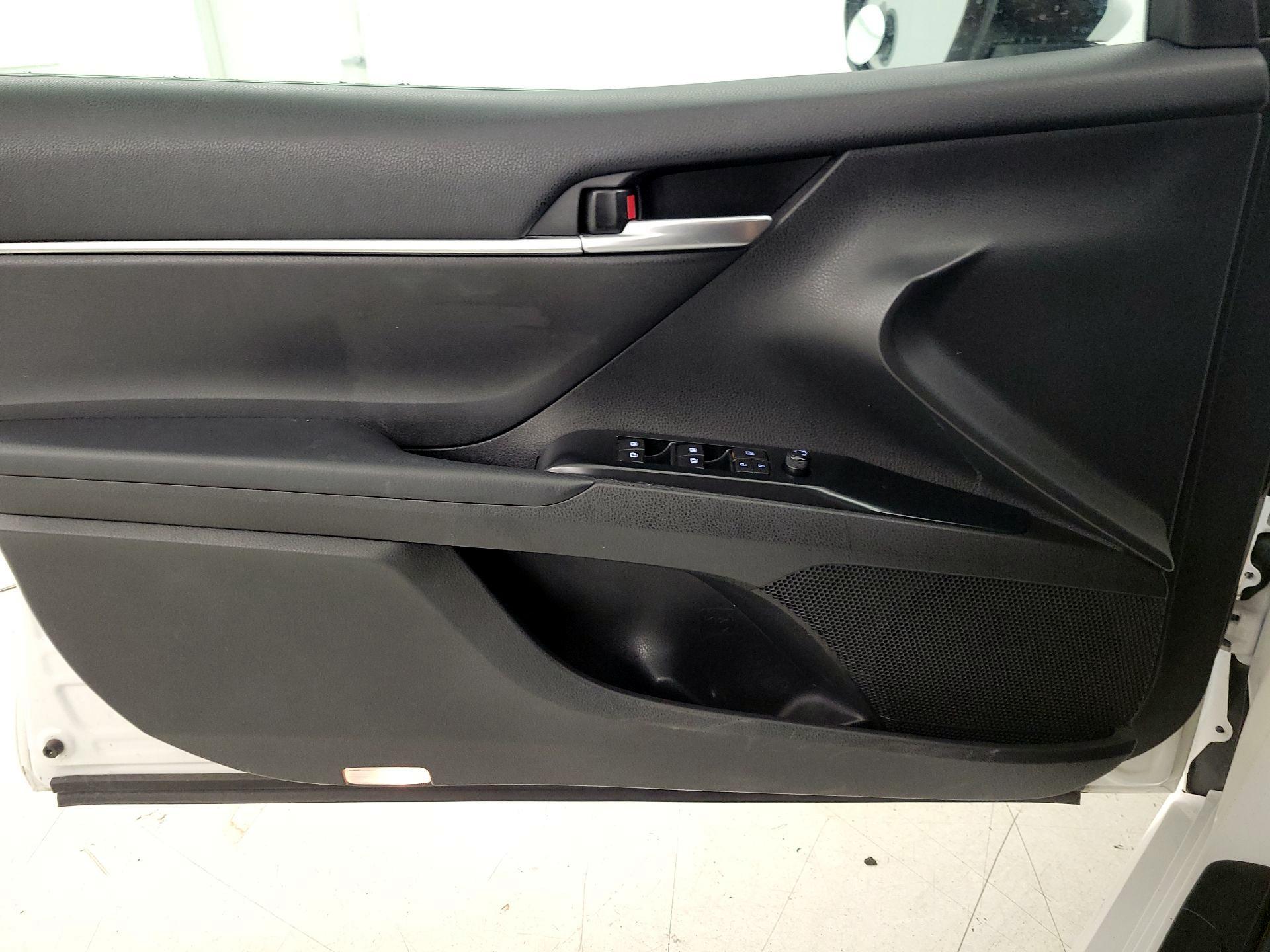 Thumbnail: 2019 Toyota Camry - 12
