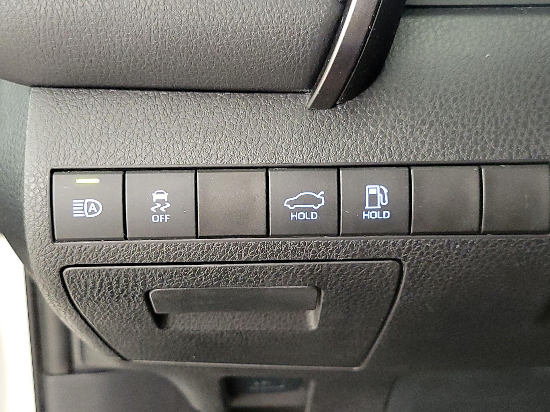 Thumbnail: 2019 Toyota Camry - 13