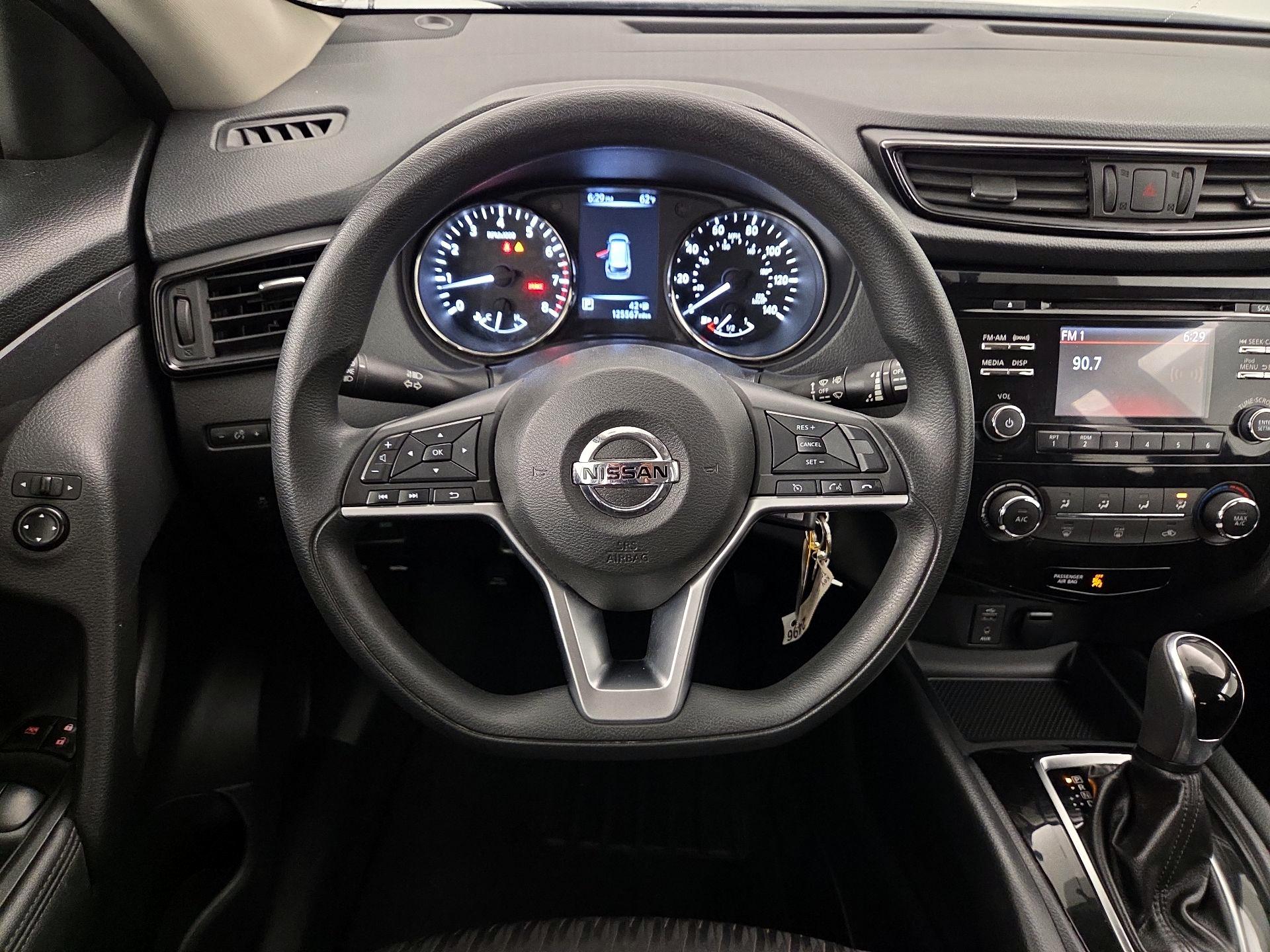 Thumbnail: 2017 Nissan Rogue - 10