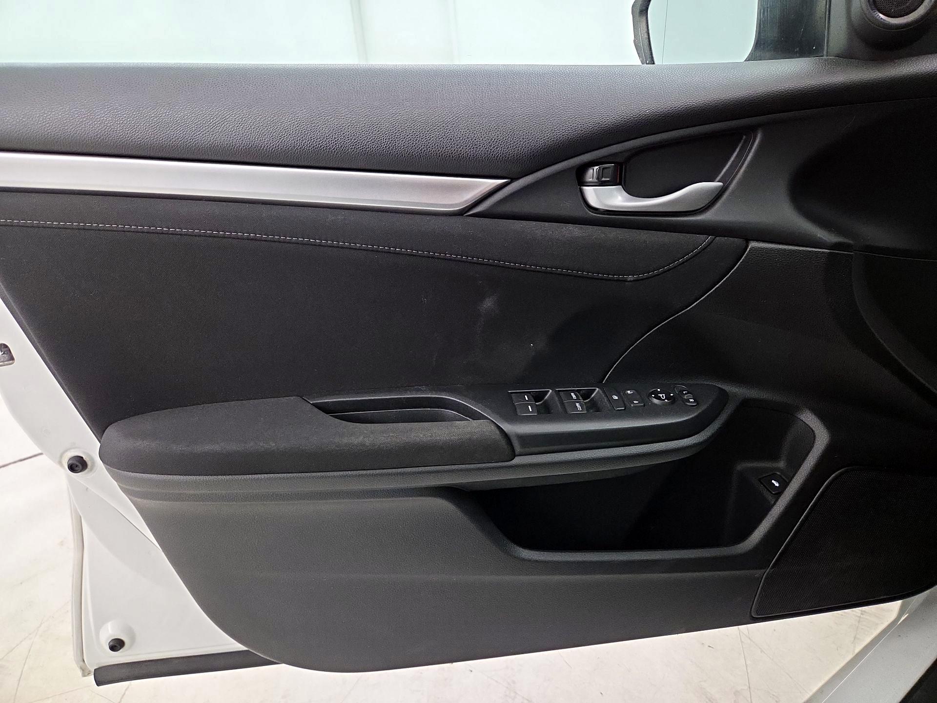 Thumbnail: 2016 Honda Civic - 12