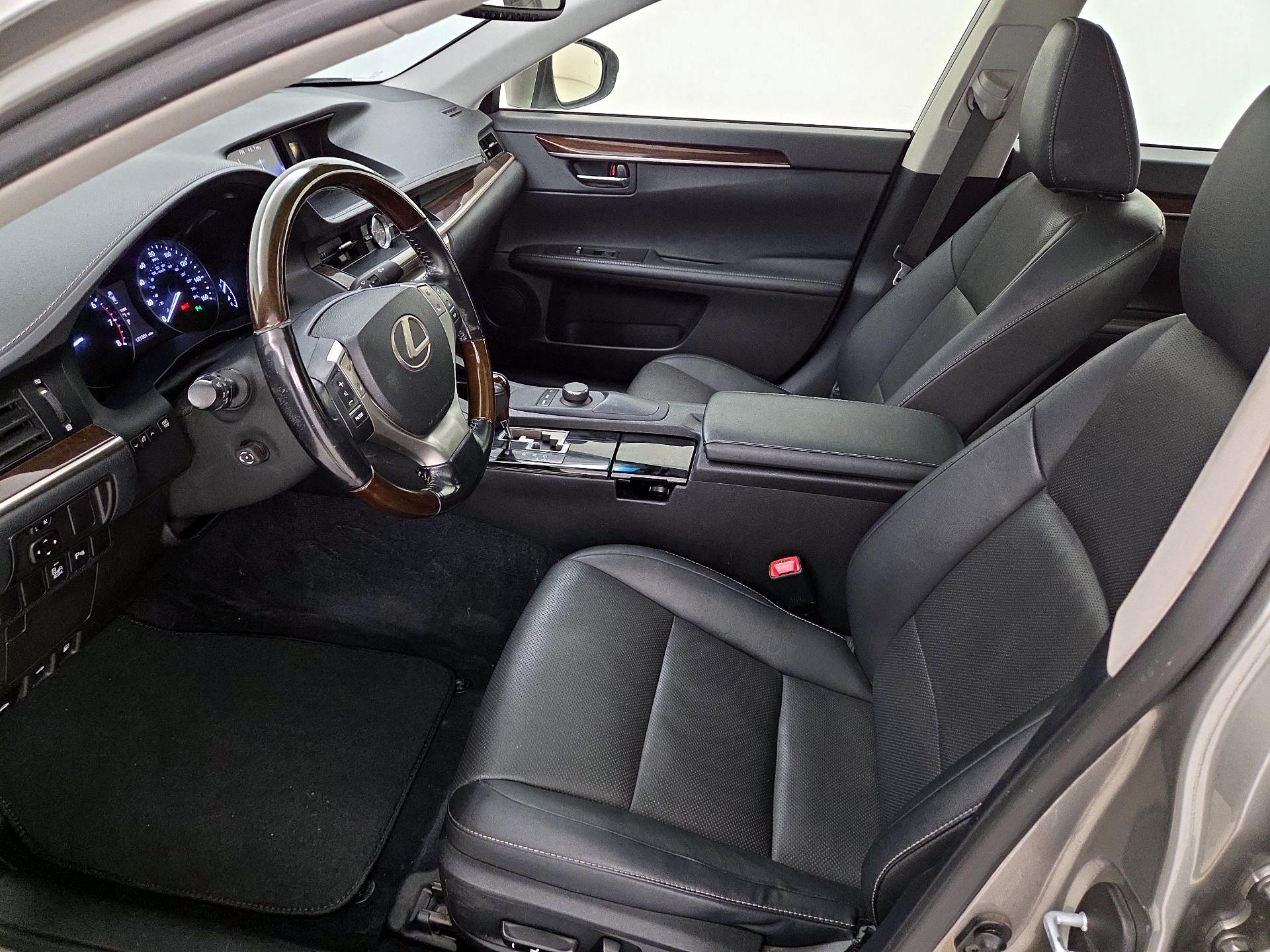 Thumbnail: 2015 Lexus ES - 11