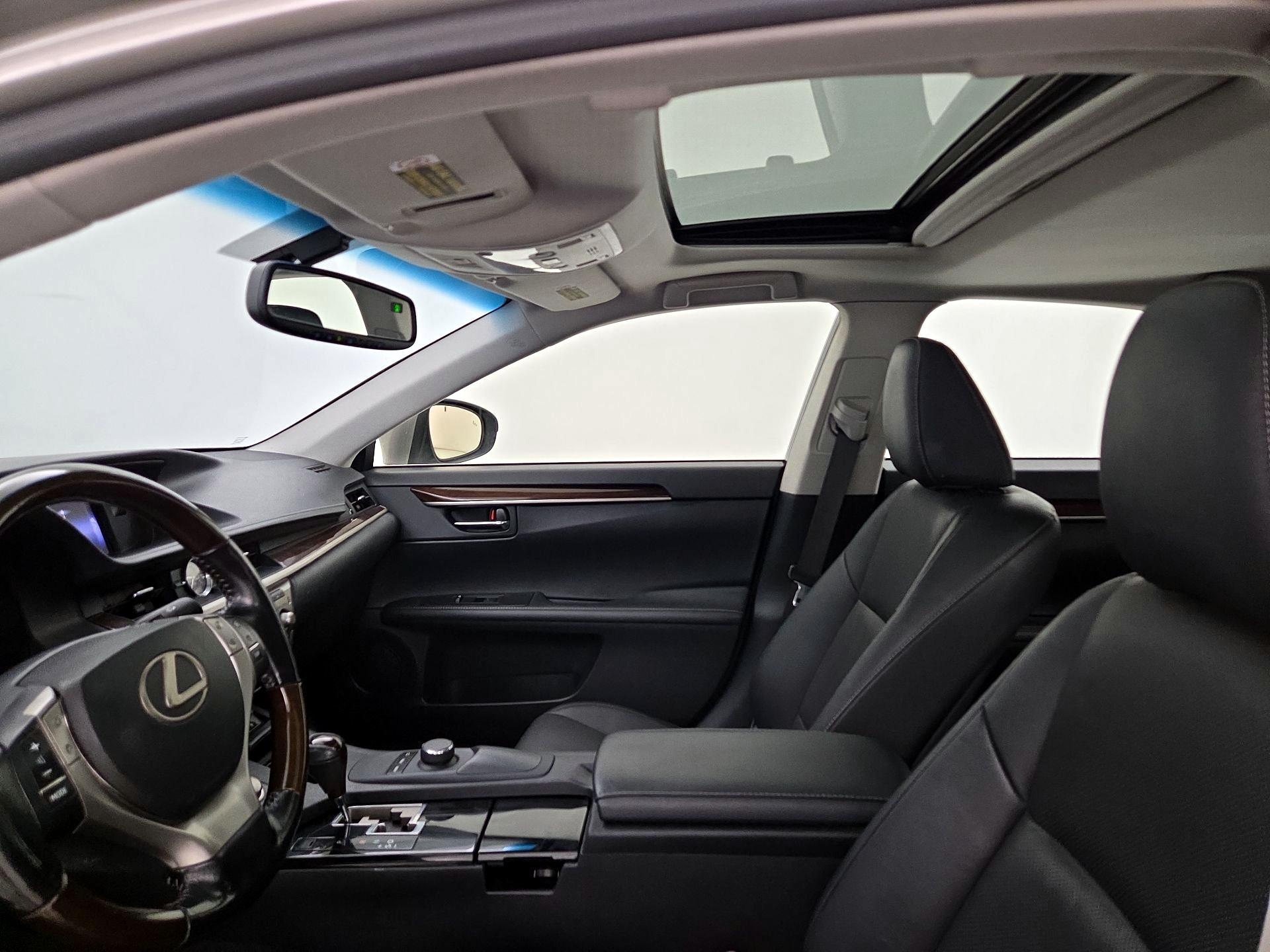 Thumbnail: 2015 Lexus ES - 19